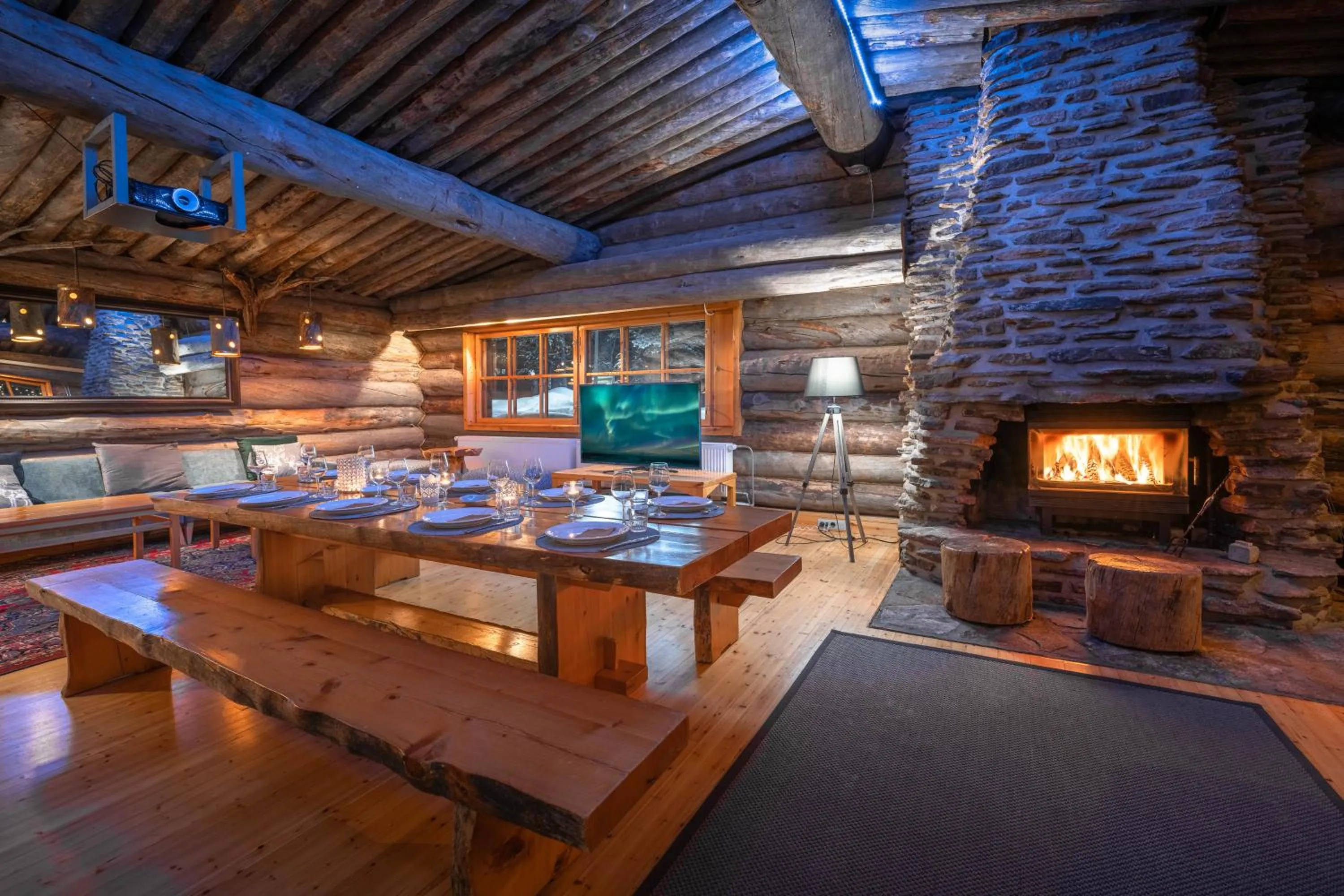 Communal lounge/ TV room in Kuukkeli Log Houses Aurora Resort