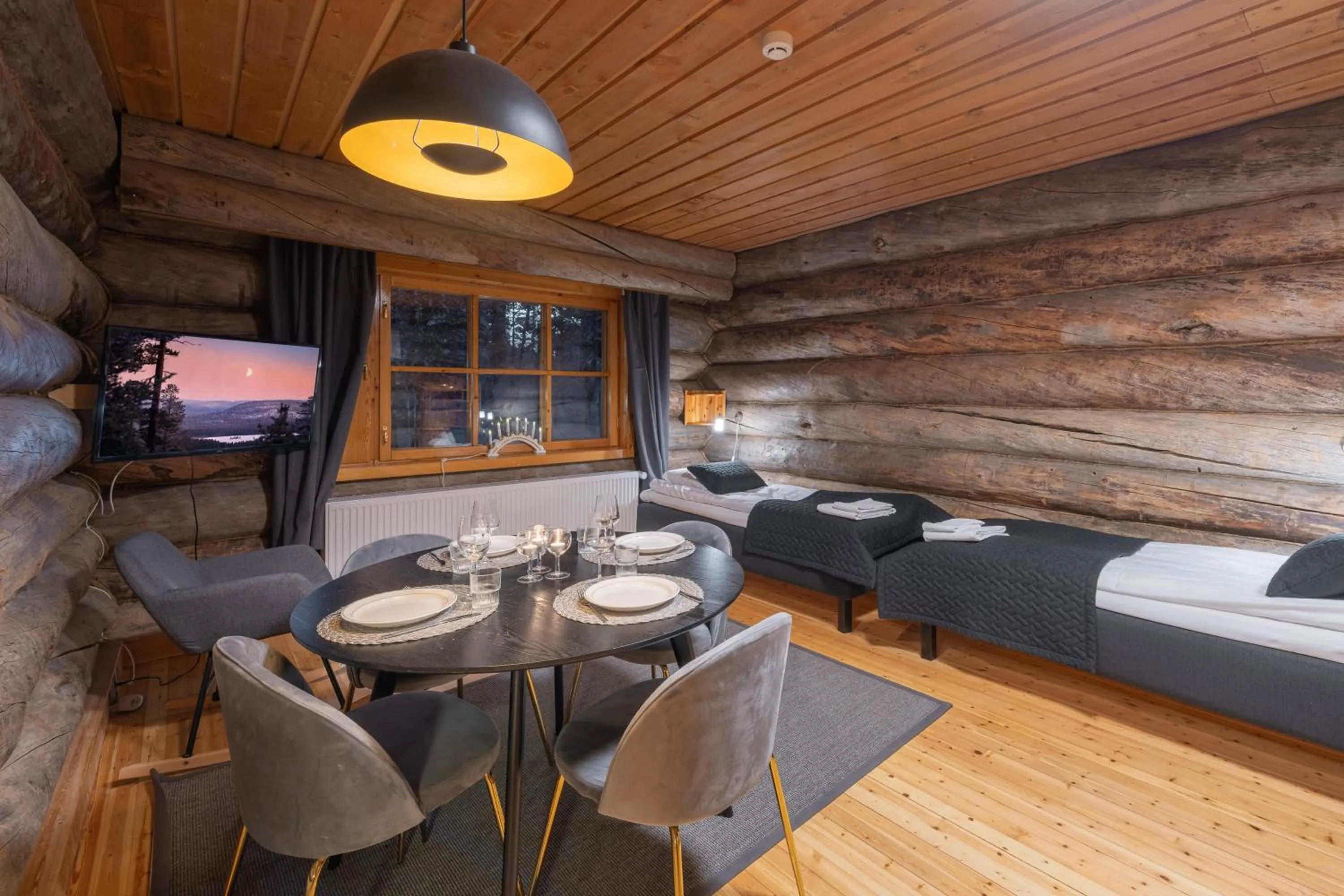 Bed in Kuukkeli Log Houses Aurora Resort