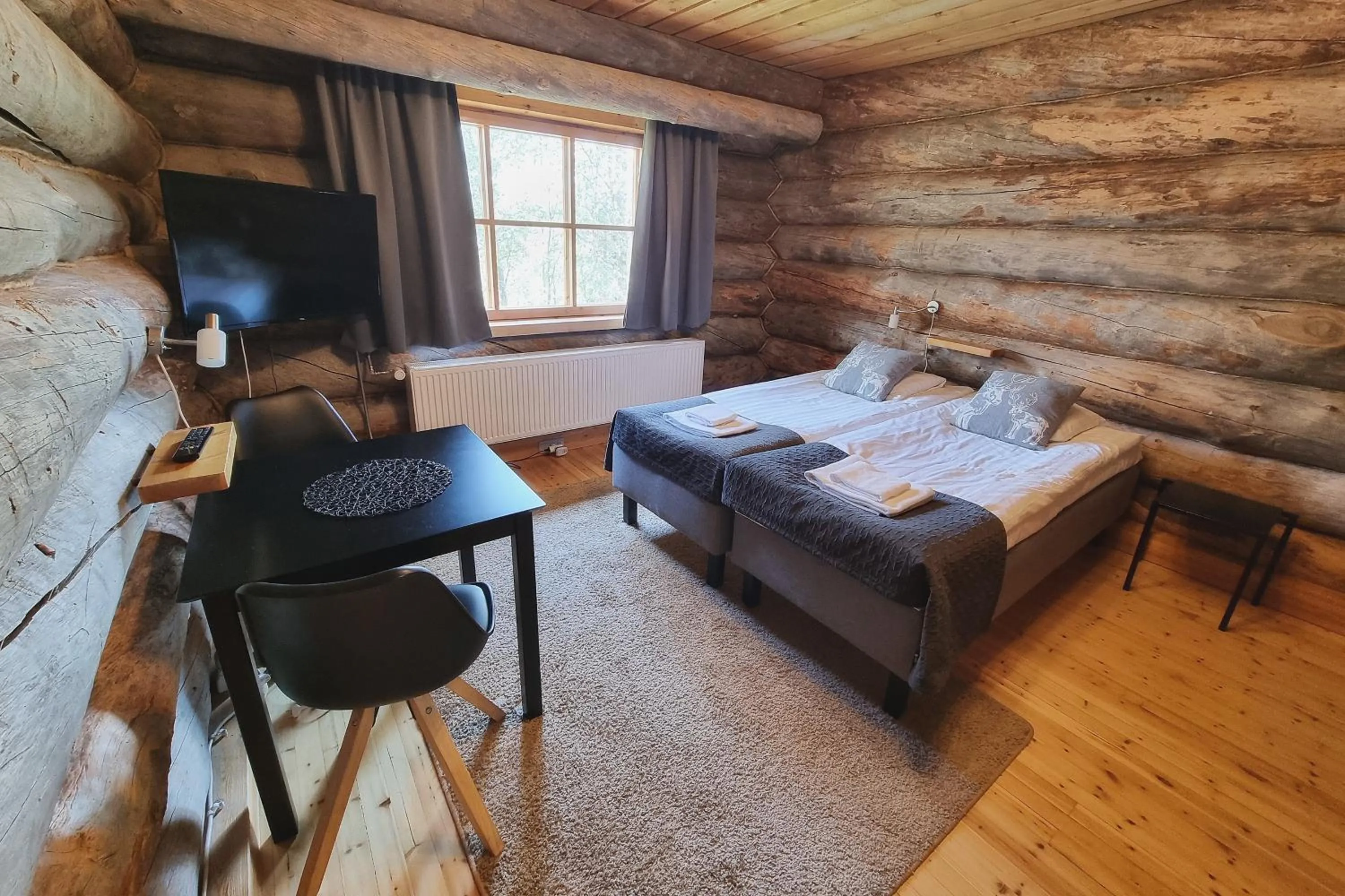Twin Room with Shared Bathroom in Kuukkeli Log Houses Aurora Resort