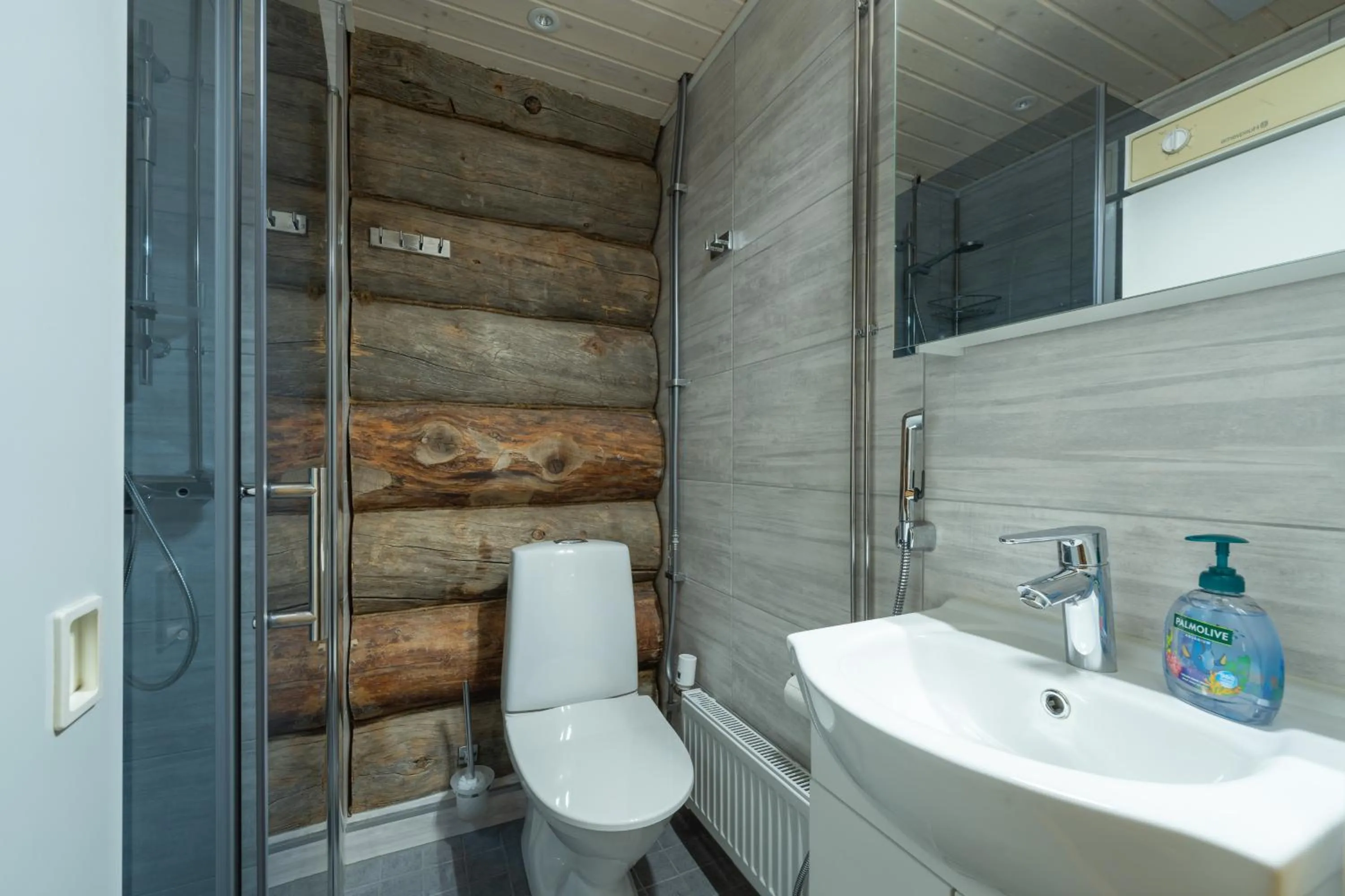 Shower in Kuukkeli Log Houses Aurora Resort