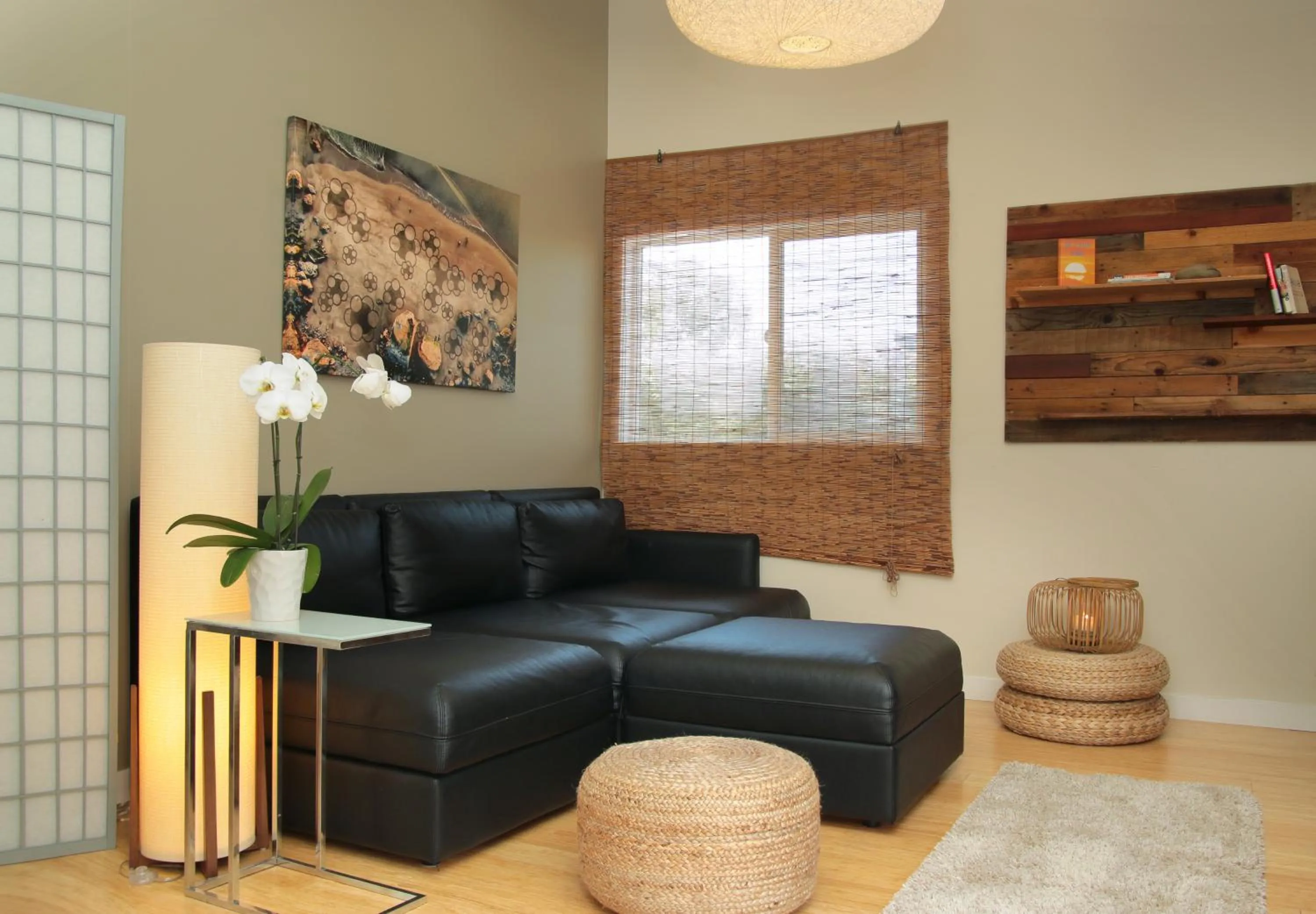 Living room in Inn at Moonlight Beach