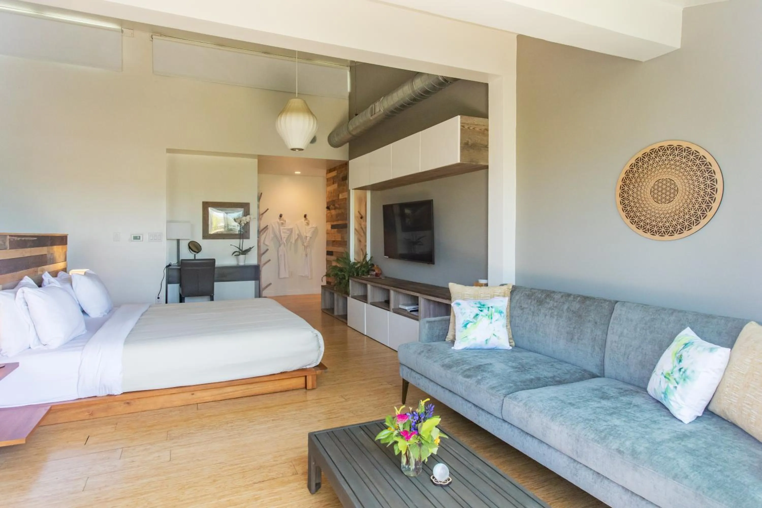 Bed in Inn at Moonlight Beach