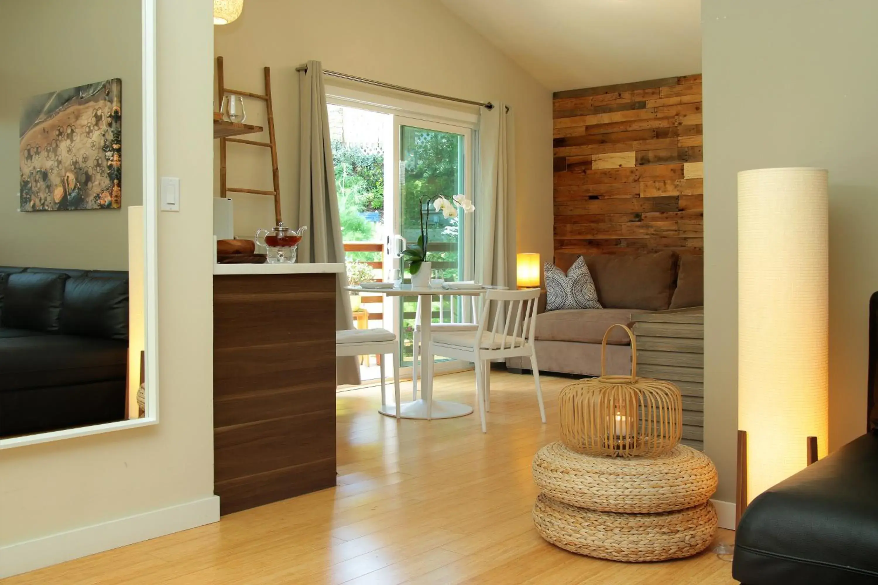 Deluxe Family Suite in Inn at Moonlight Beach Deluxe Family Suite in Inn at Moonlight Beach