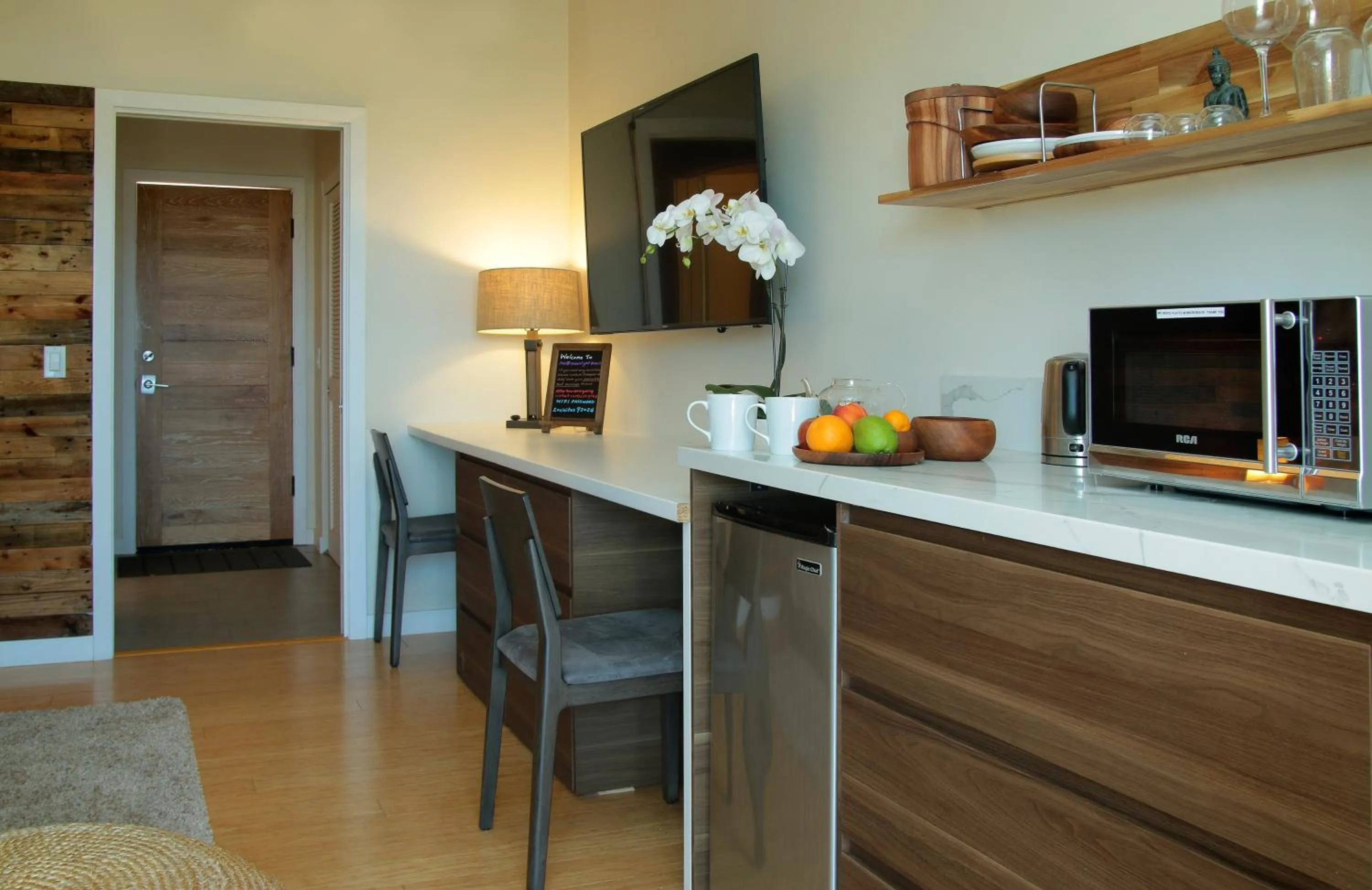 TV and multimedia in Inn at Moonlight Beach