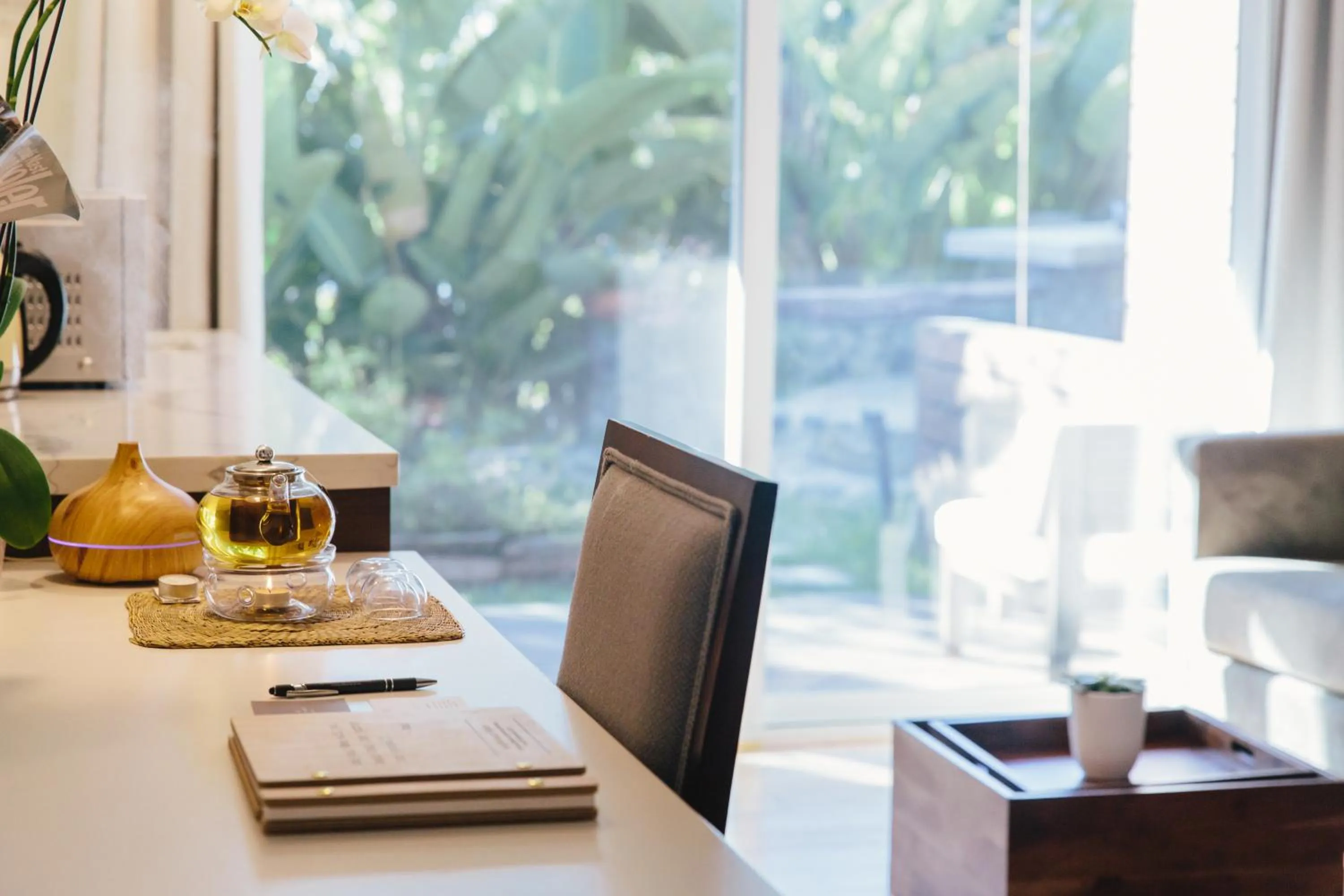 Seating area in Inn at Moonlight Beach