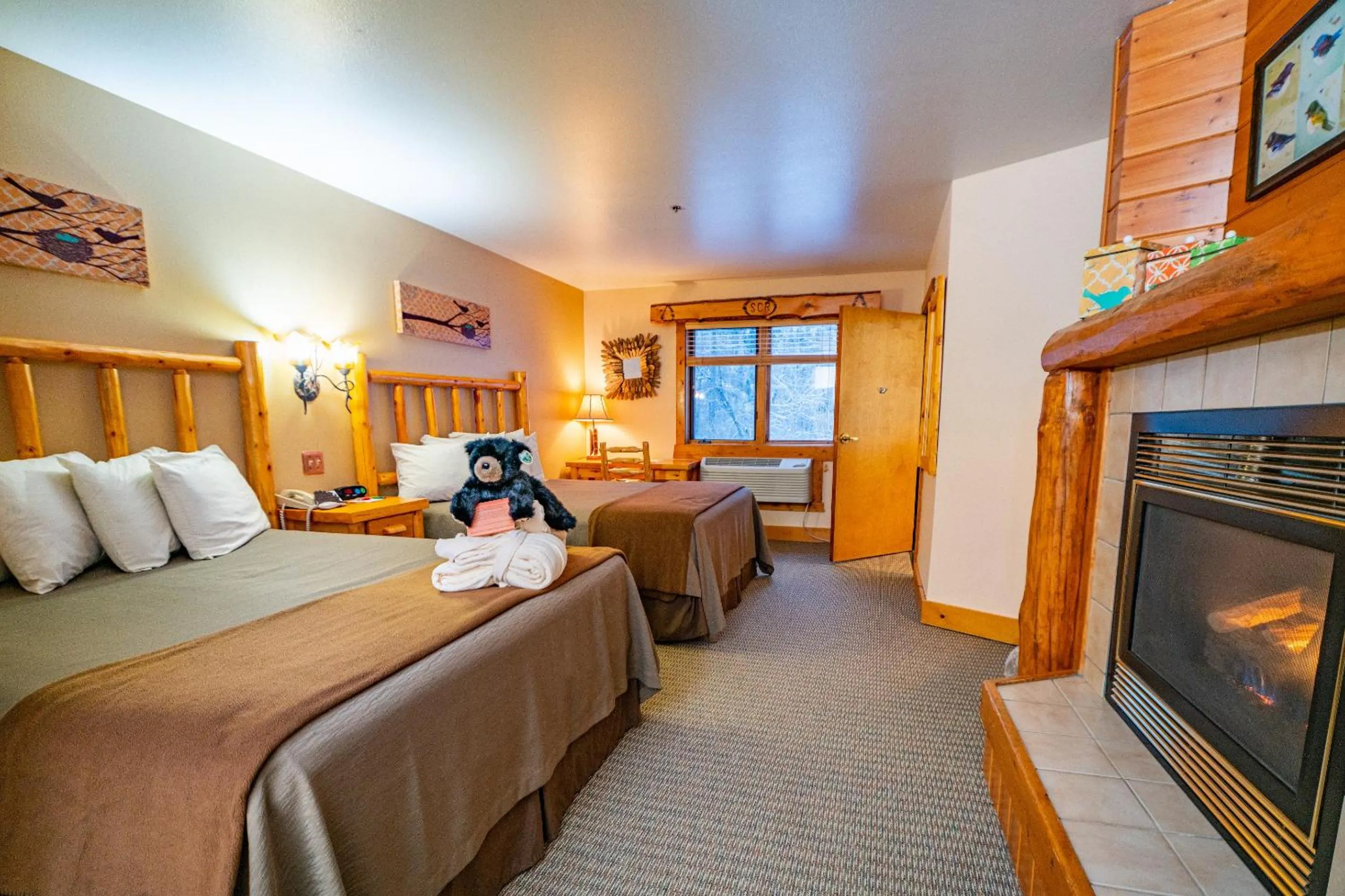 Bed in Spearfish Canyon Lodge
