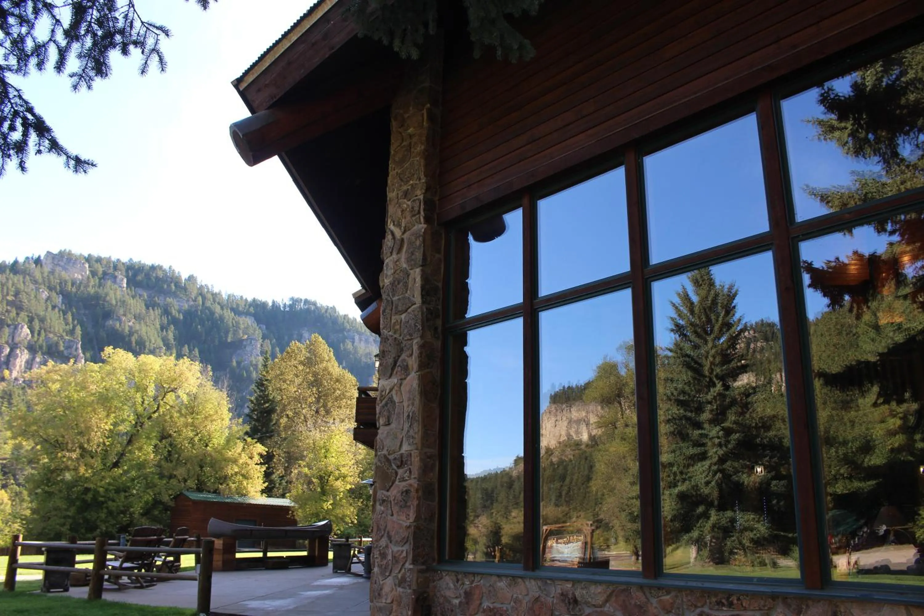 Facade/entrance in Spearfish Canyon Lodge