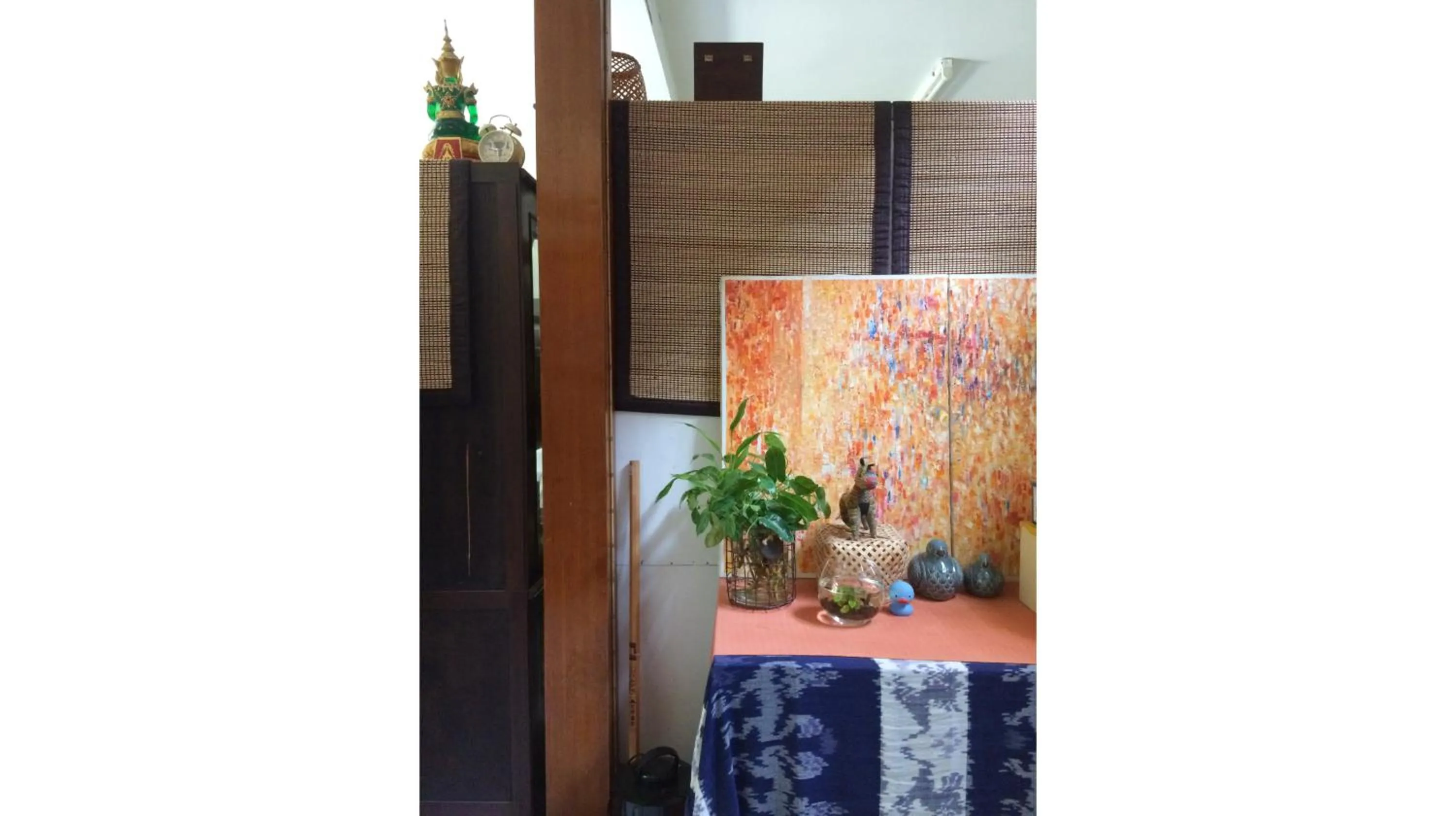 Decorative detail in Many Trees