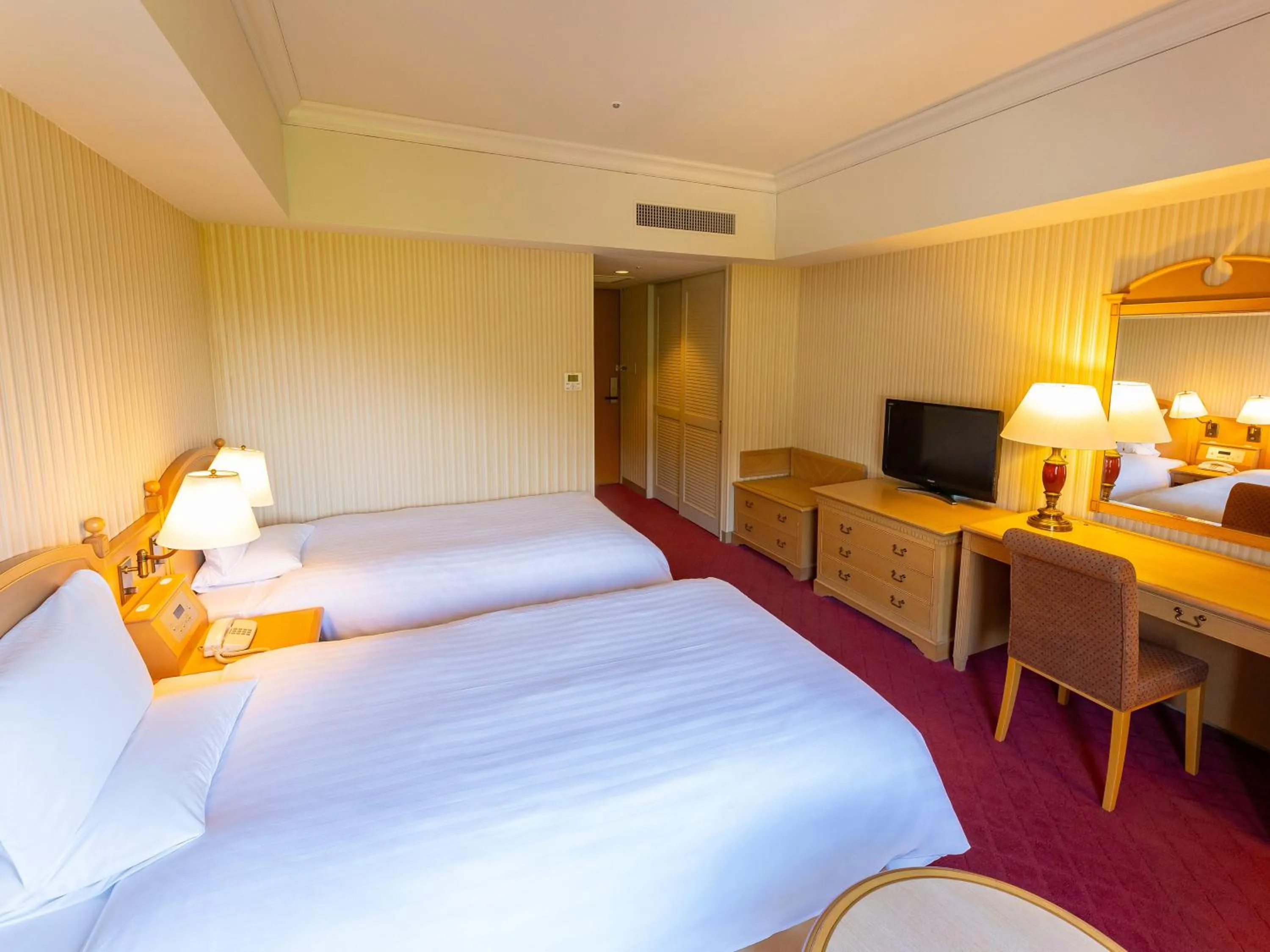 Photo of the whole room, Bed in Hotel Okura JR Huis Ten Bosch