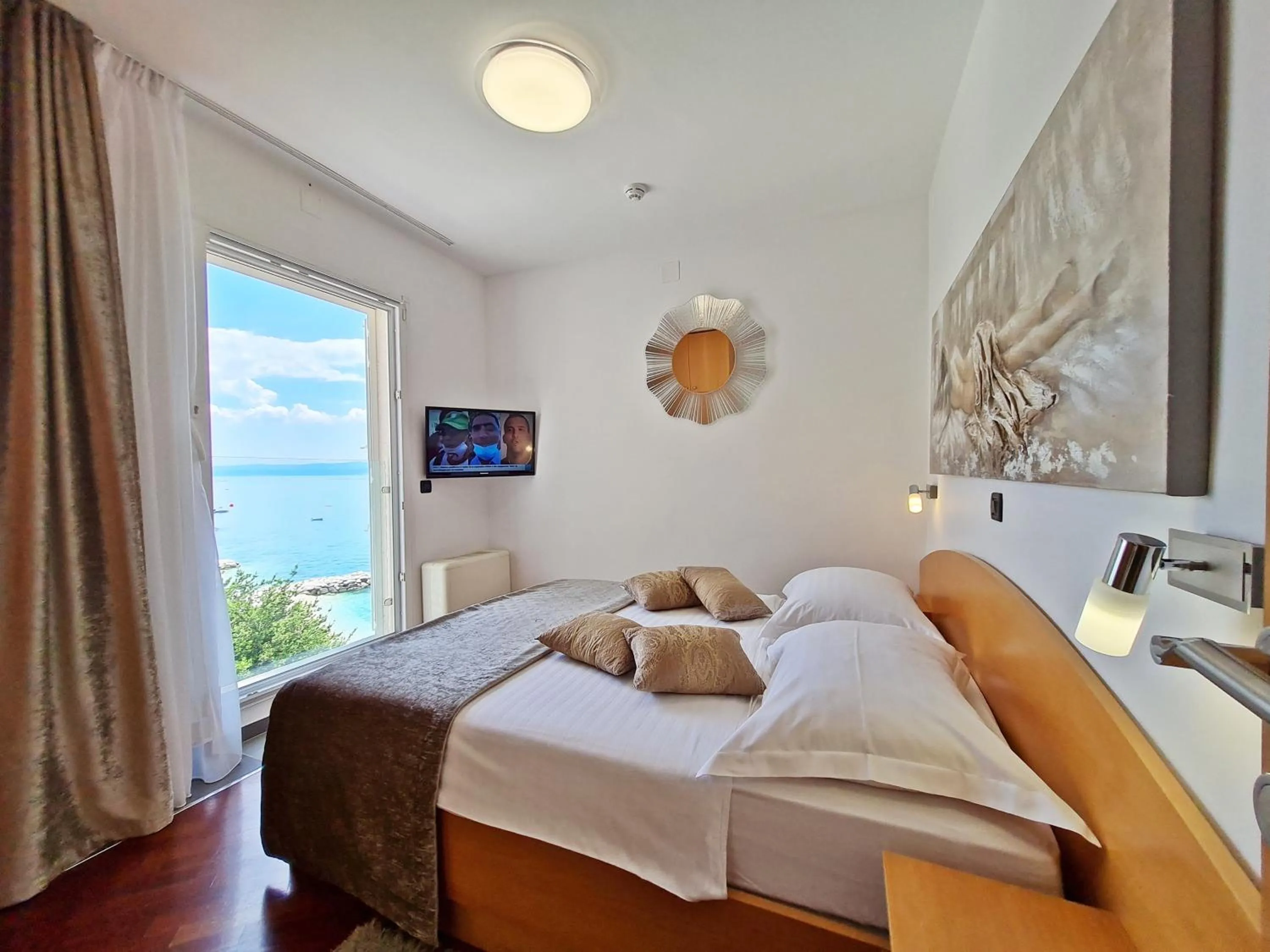 TV and multimedia, Bed in Hotel Sunce