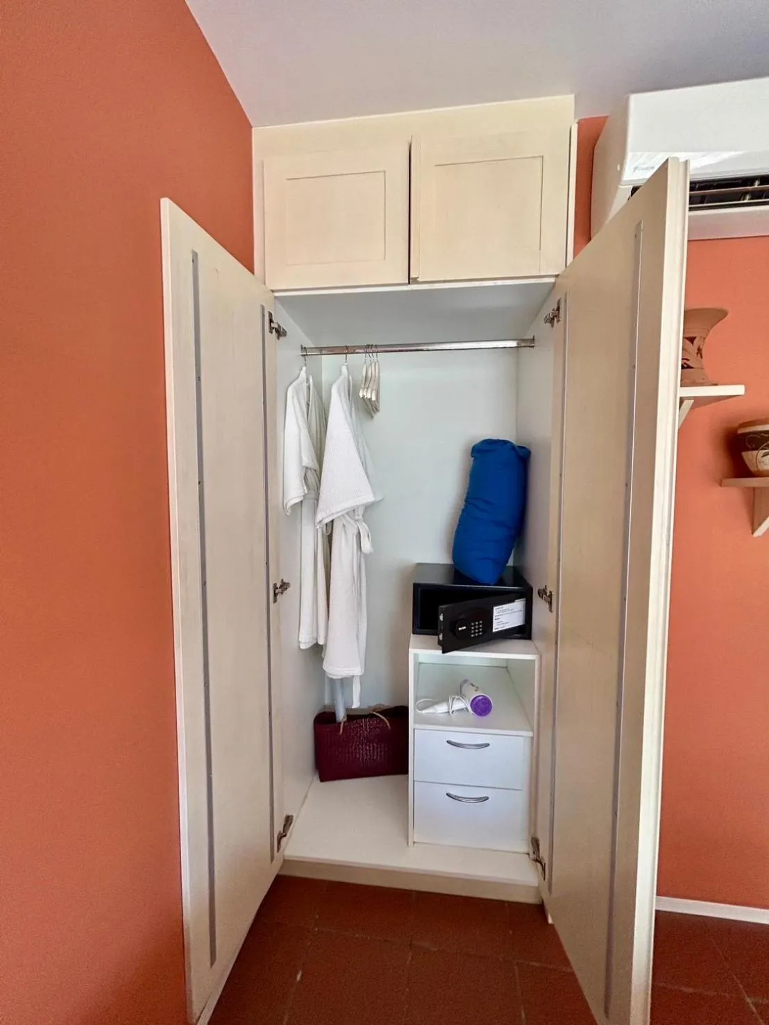 GrandBlue Resort & Beachclub