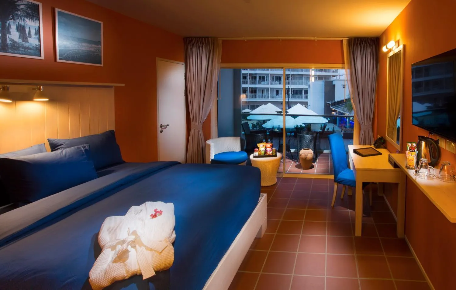 Bed in GrandBlue Resort & Beachclub