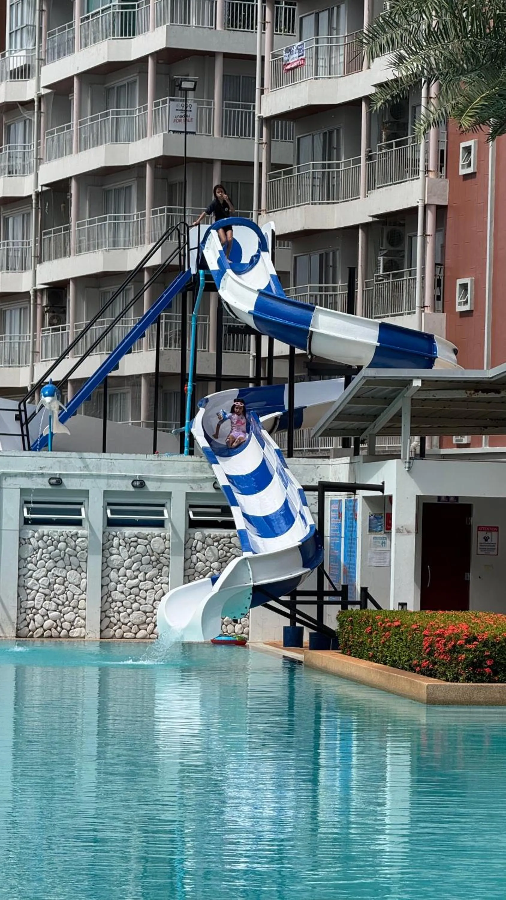 GrandBlue Resort & Beachclub