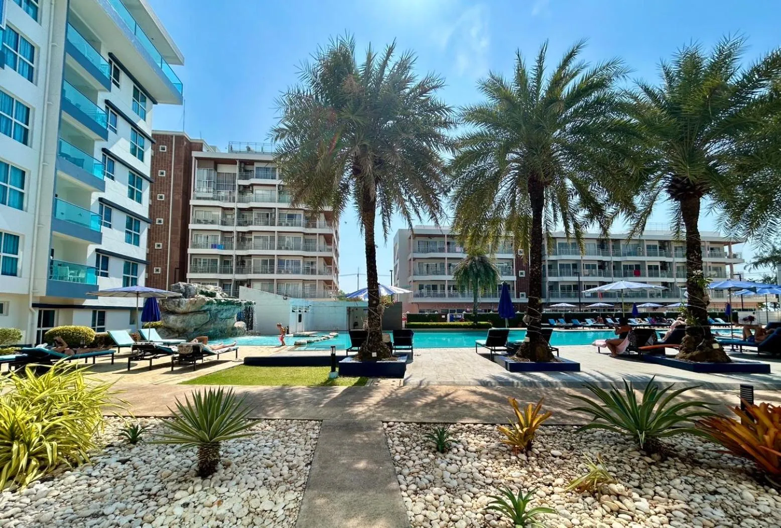 GrandBlue Resort & Beachclub