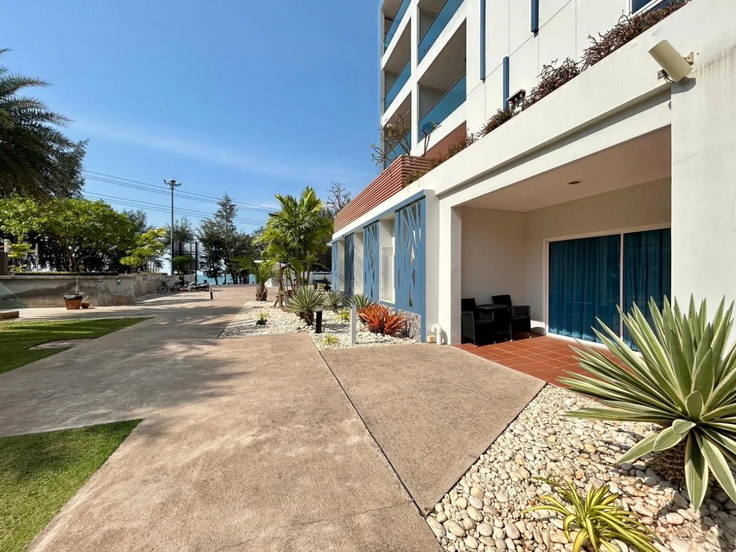 GrandBlue Resort & Beachclub