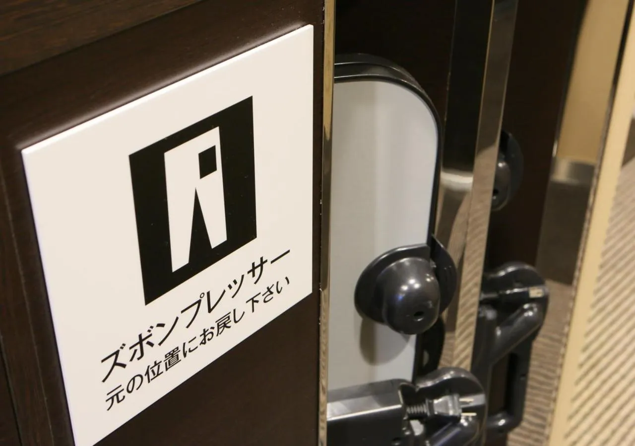 trouser press in APA Hotel TKP Nippori Ekimae