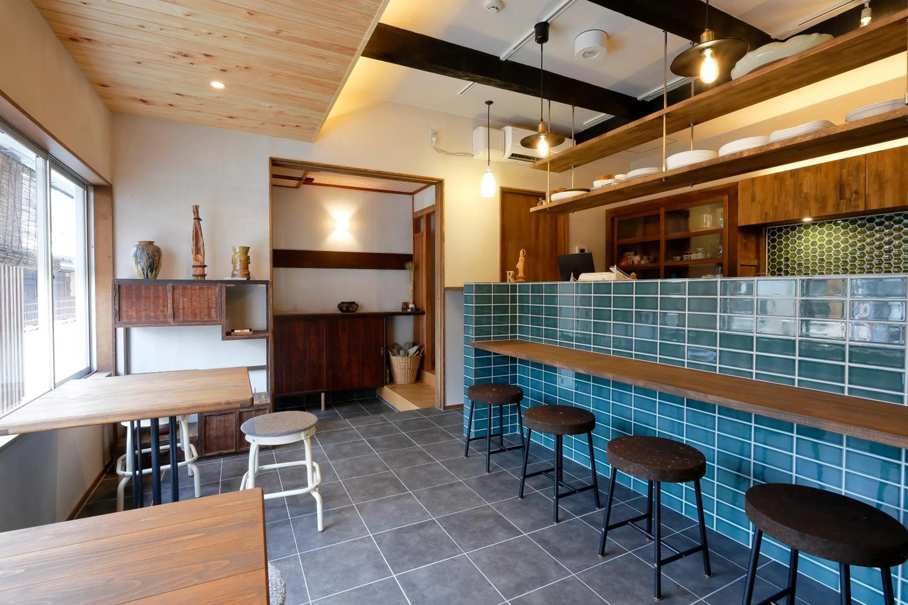 Food and drinks in Nara Guesthouse Kamunabi