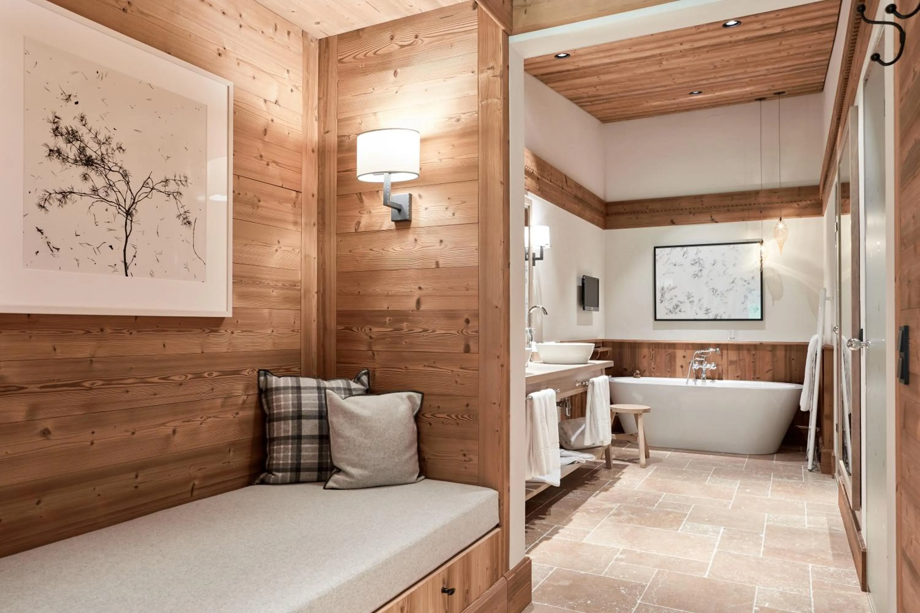 Bathroom, Bed in Kitzbühel Lodge