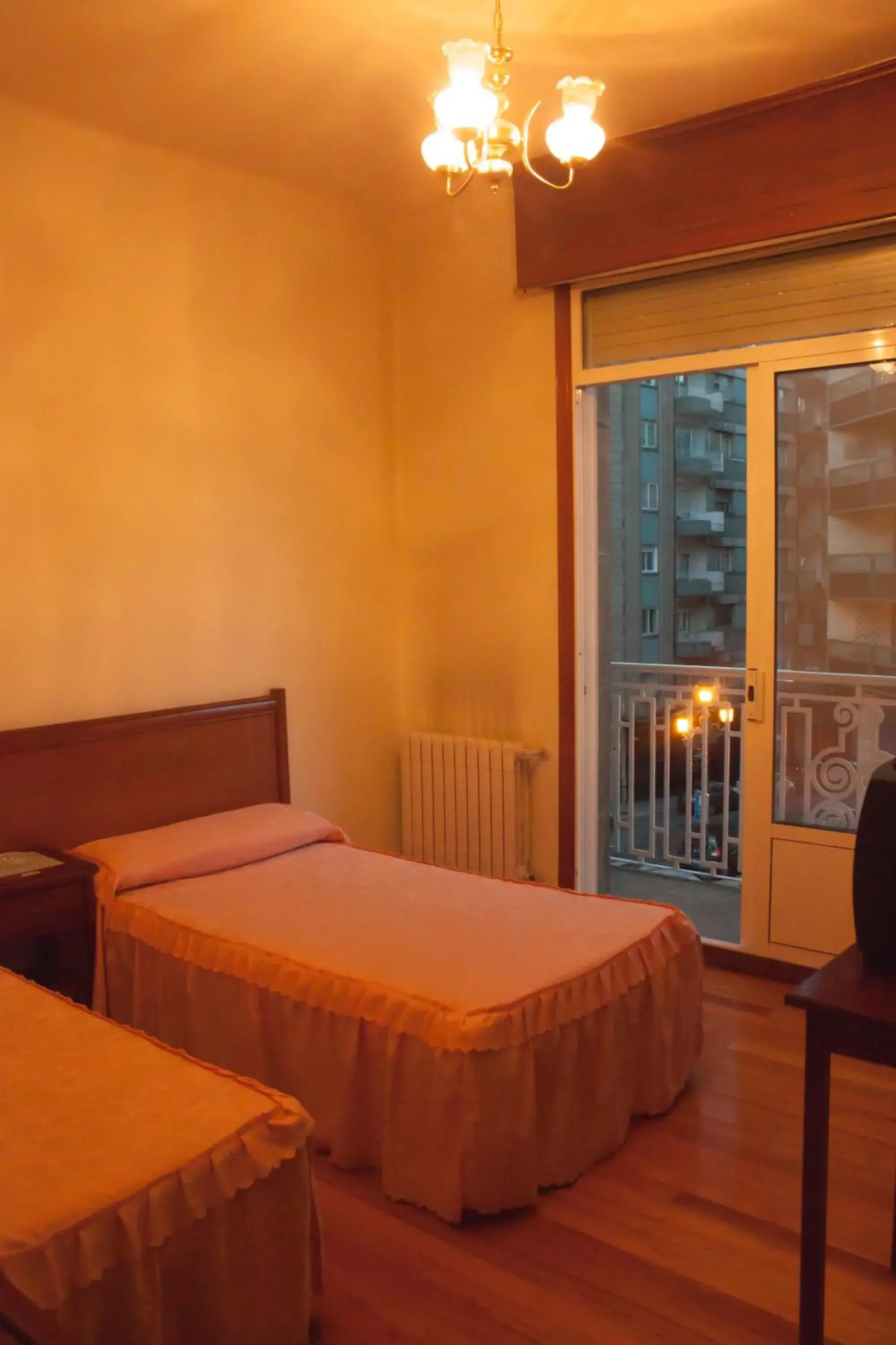 Twin Room with Balcony in Pensión Residencia Buenos Aires Twin Room with Balcony in Pensión Residencia Buenos Aires