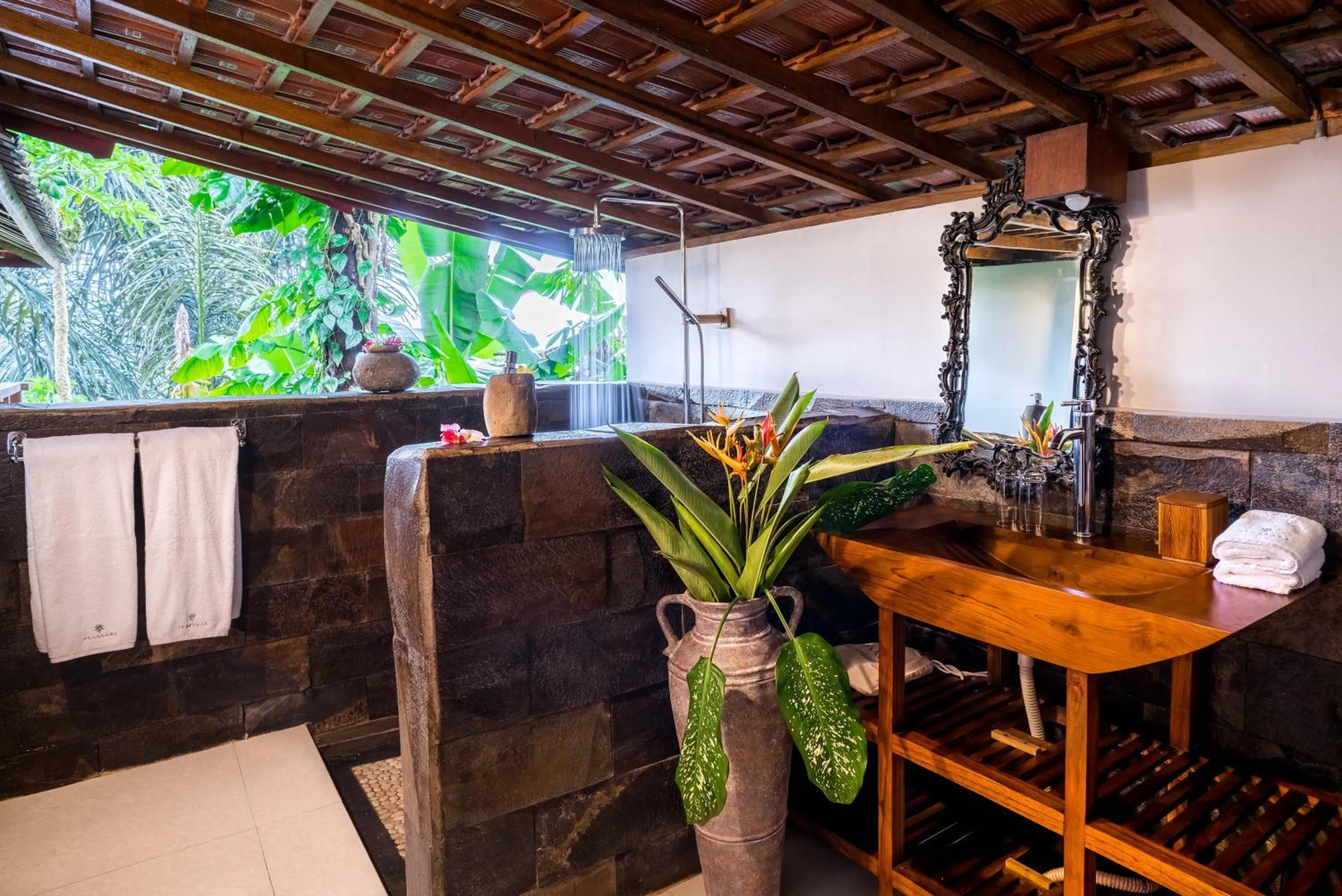 Bathroom in Alassari Plantation