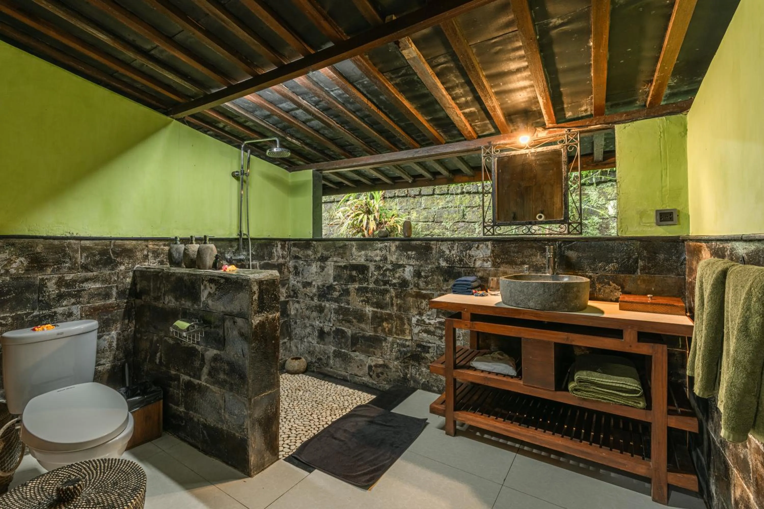 Bathroom in Alassari Plantation