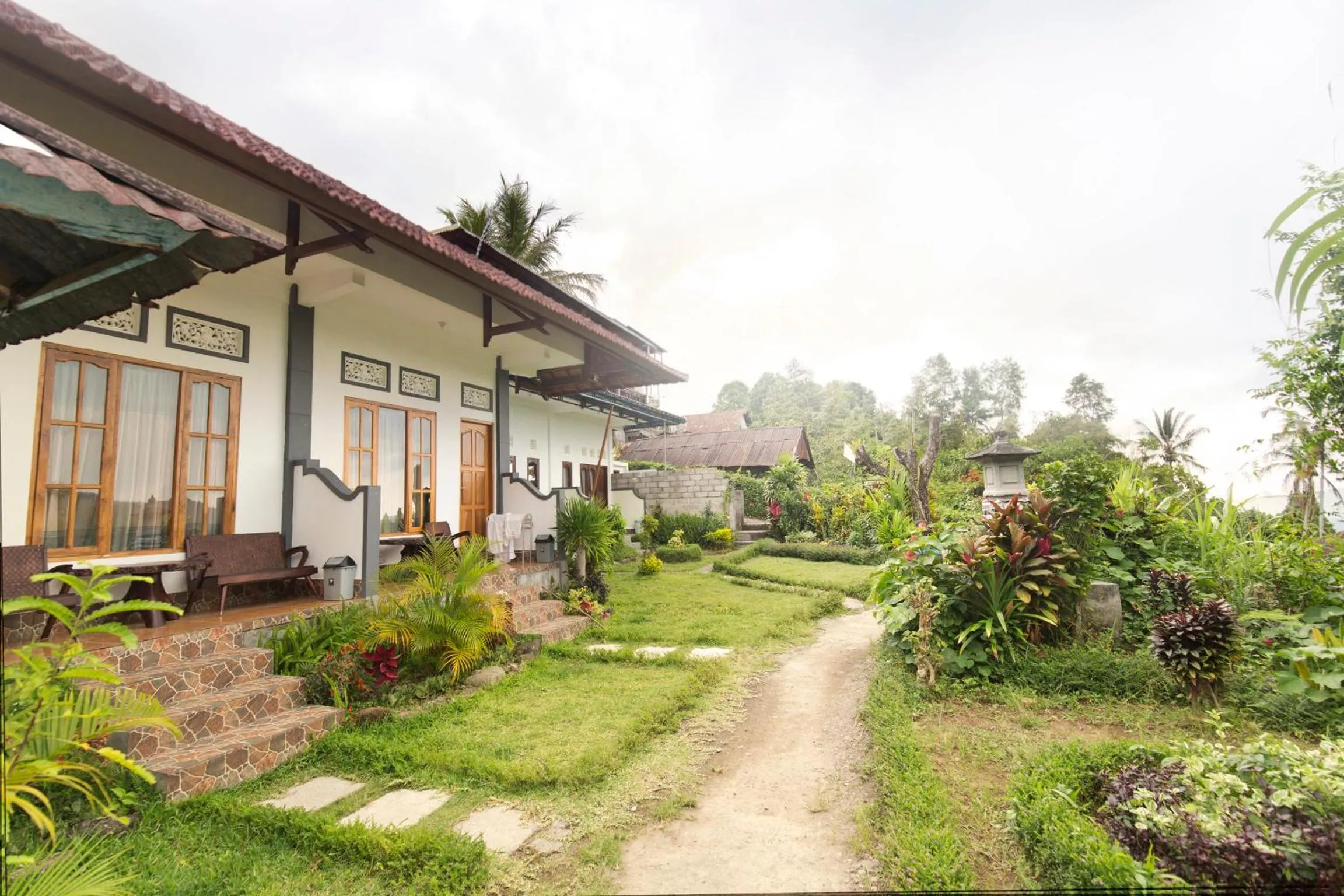 Property building in Aris Homestay and Warung Made