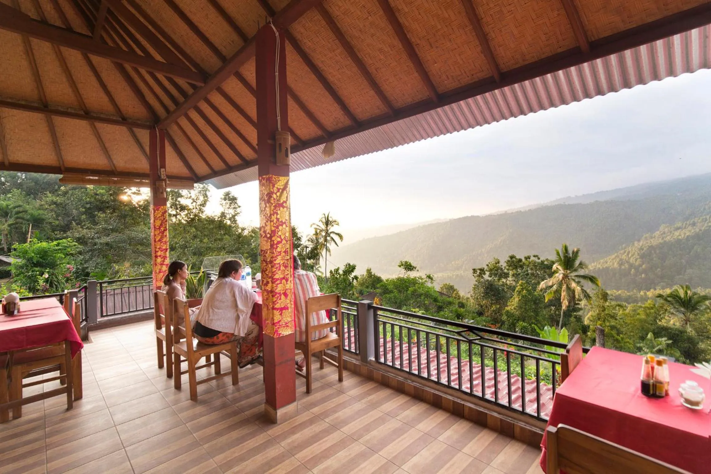 Restaurant/places to eat in Aris Homestay and Warung Made