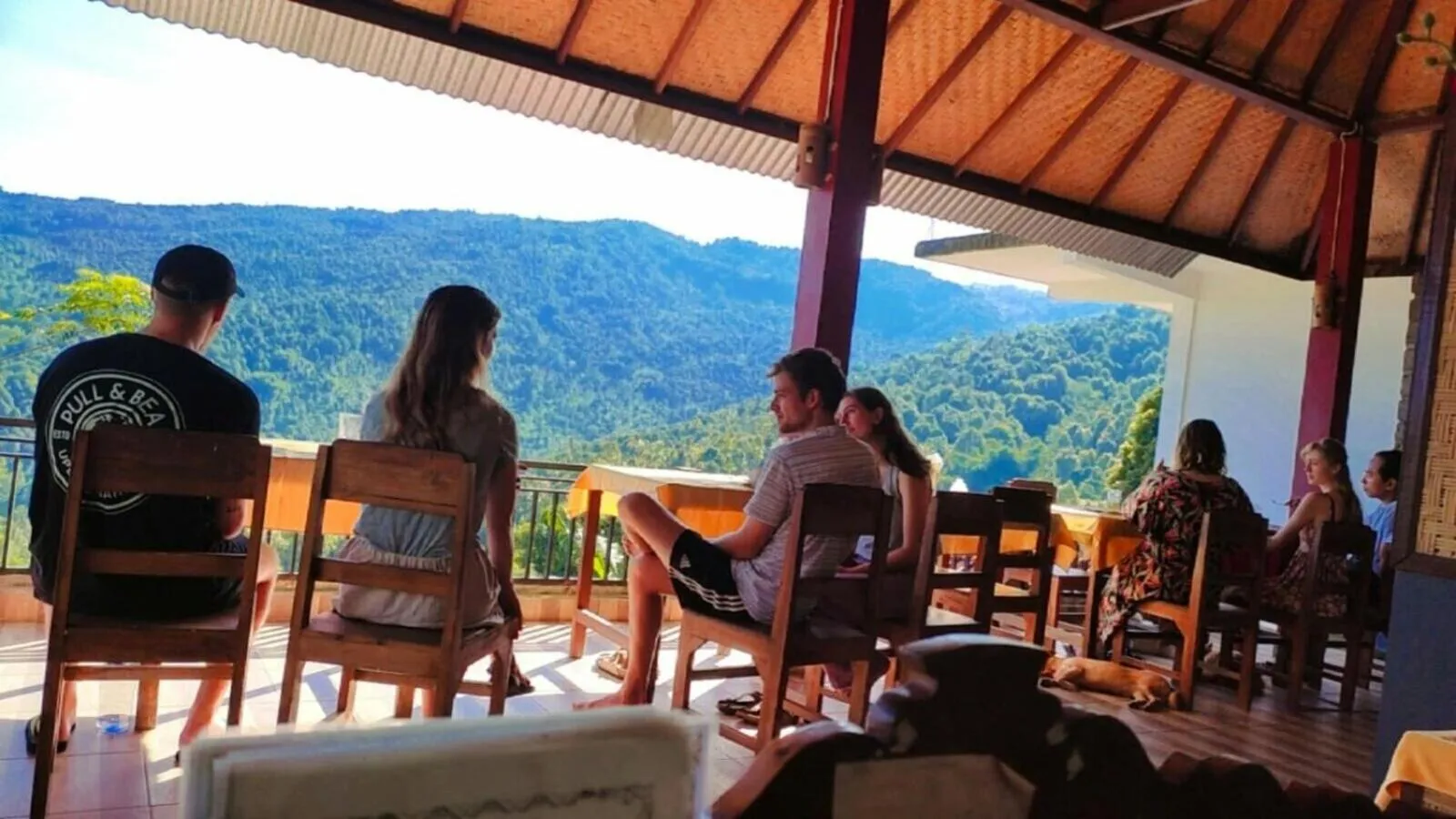 Restaurant/places to eat in Aris Homestay and Warung Made