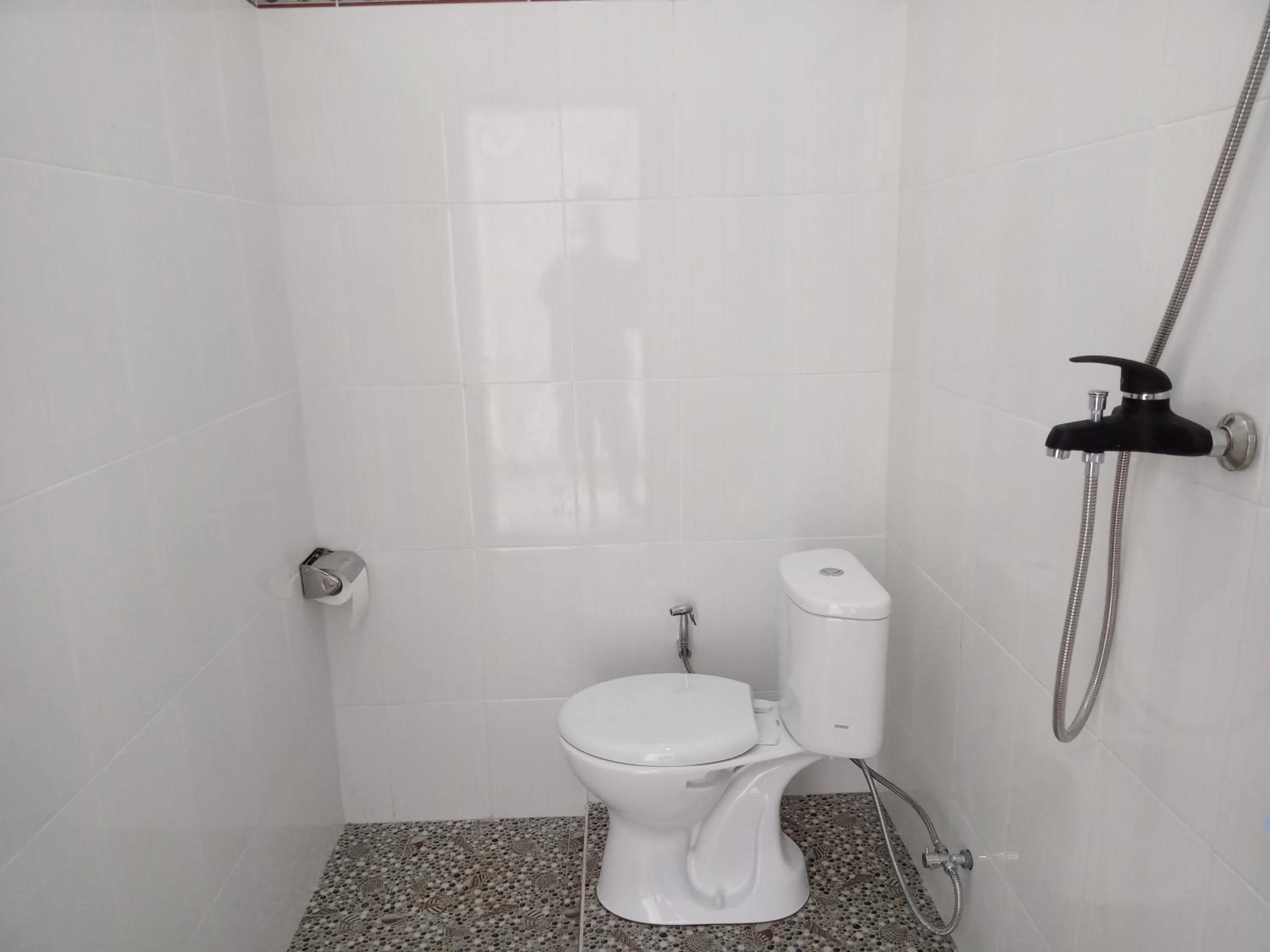 Toilet in Aris Homestay and Warung Made