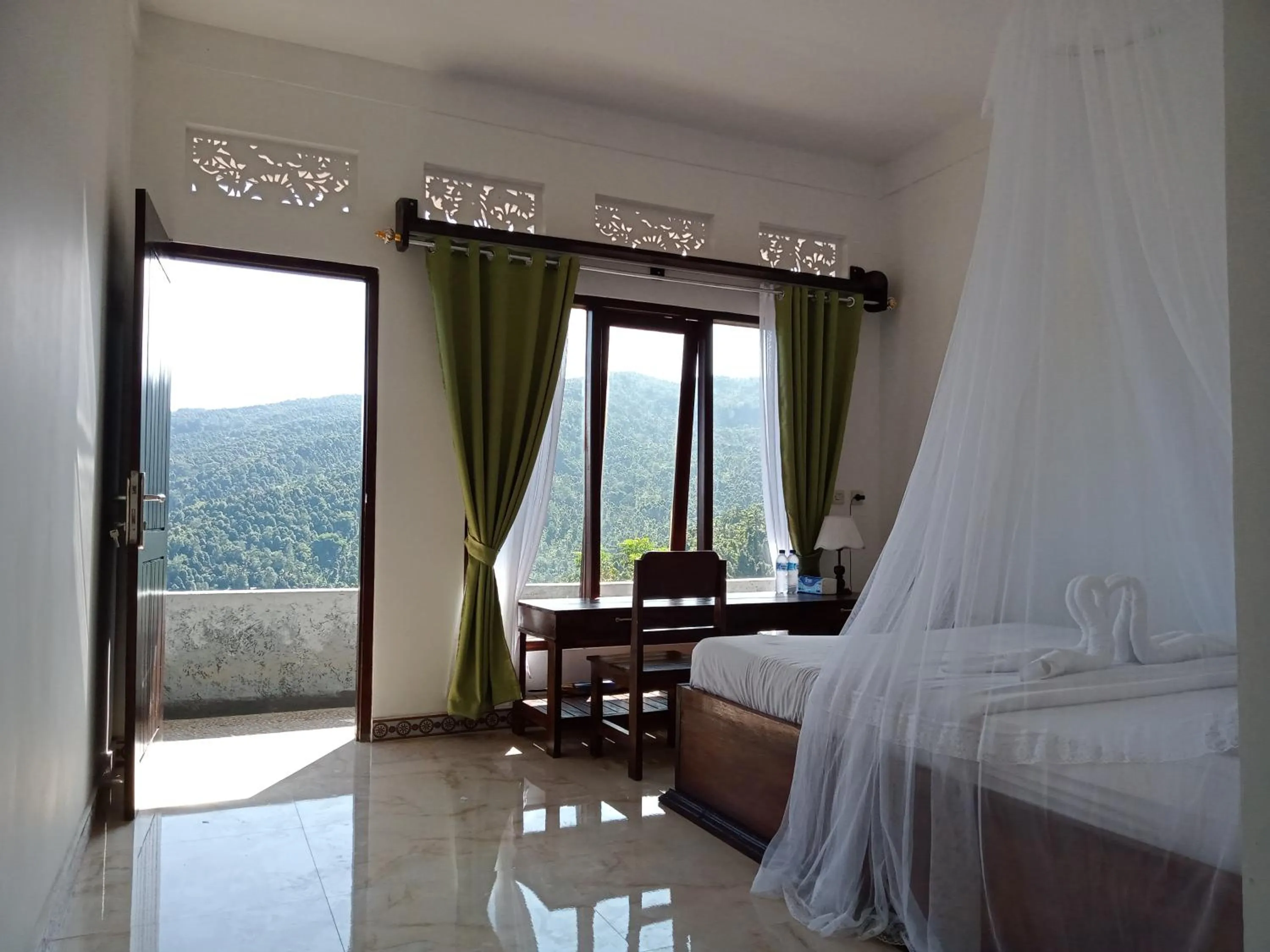 Bed in Aris Homestay and Warung Made