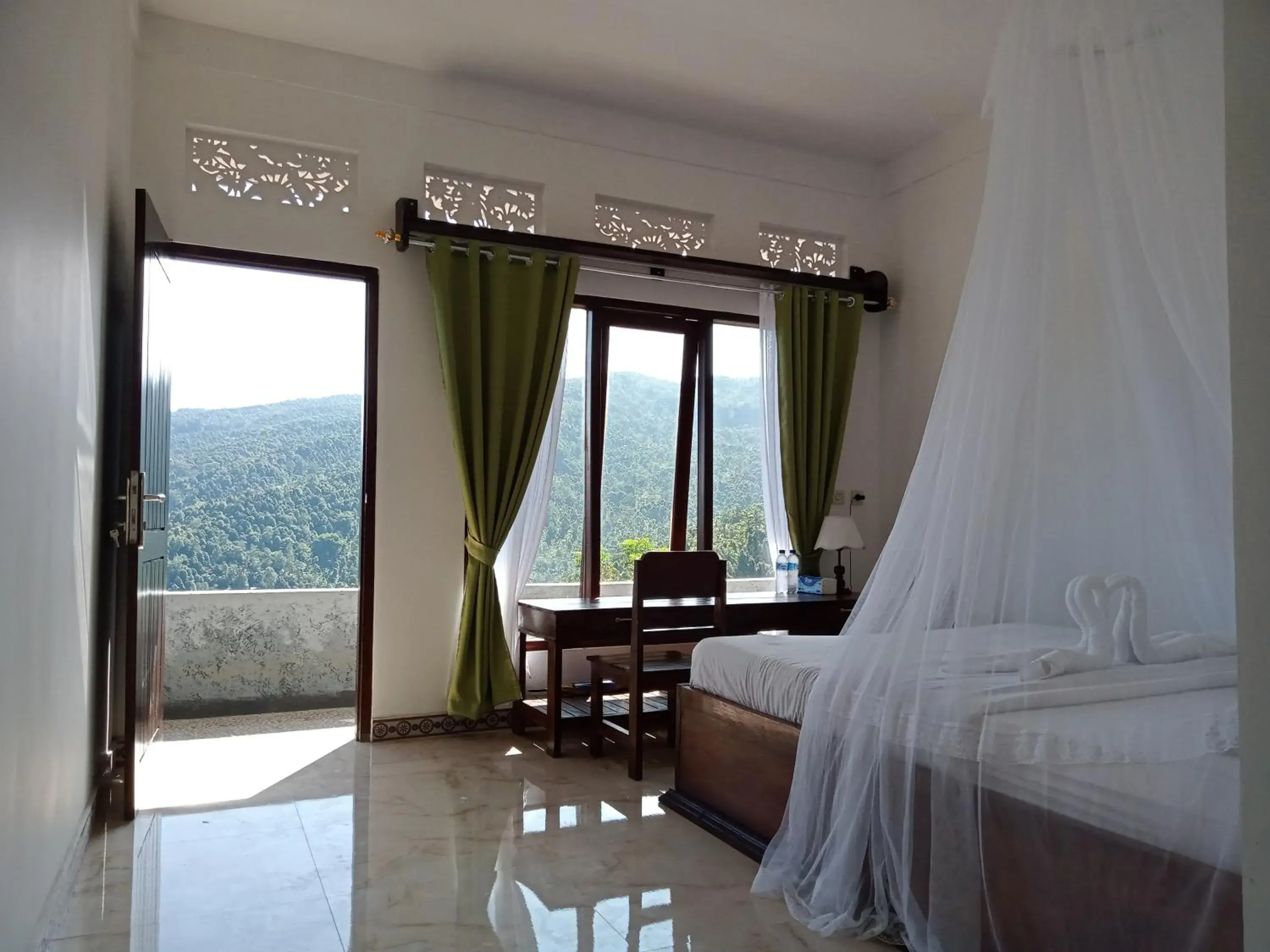 Double Room with Balcony in Aris Homestay and Warung Made Double Room with Balcony in Aris Homestay and Warung Made