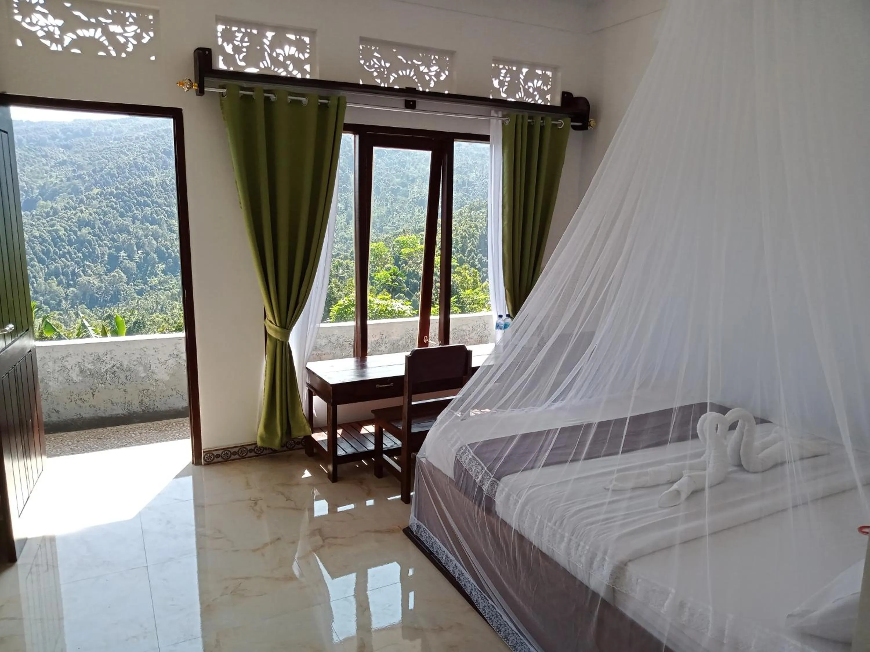 Bed in Aris Homestay and Warung Made