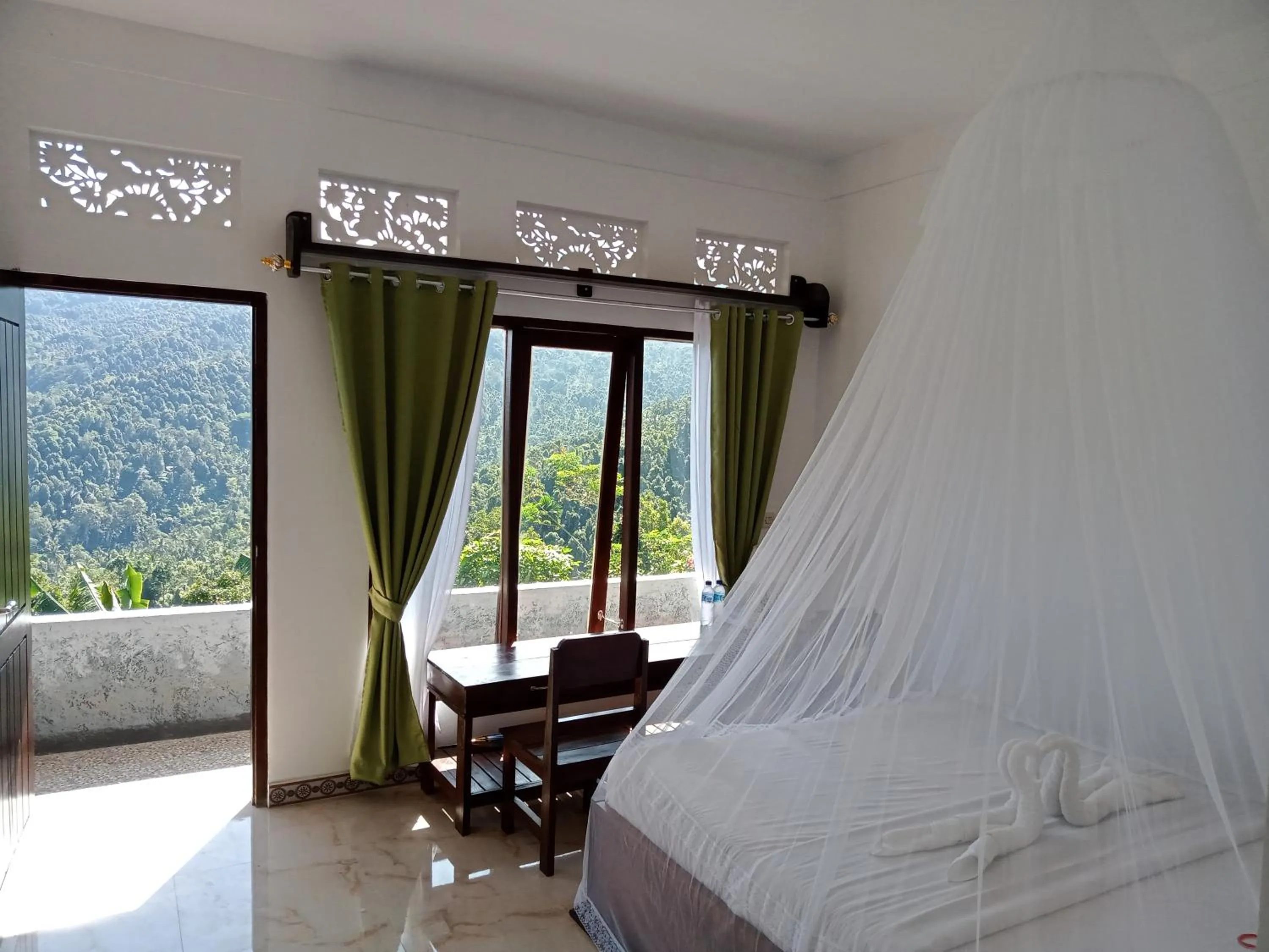 Bed in Aris Homestay and Warung Made