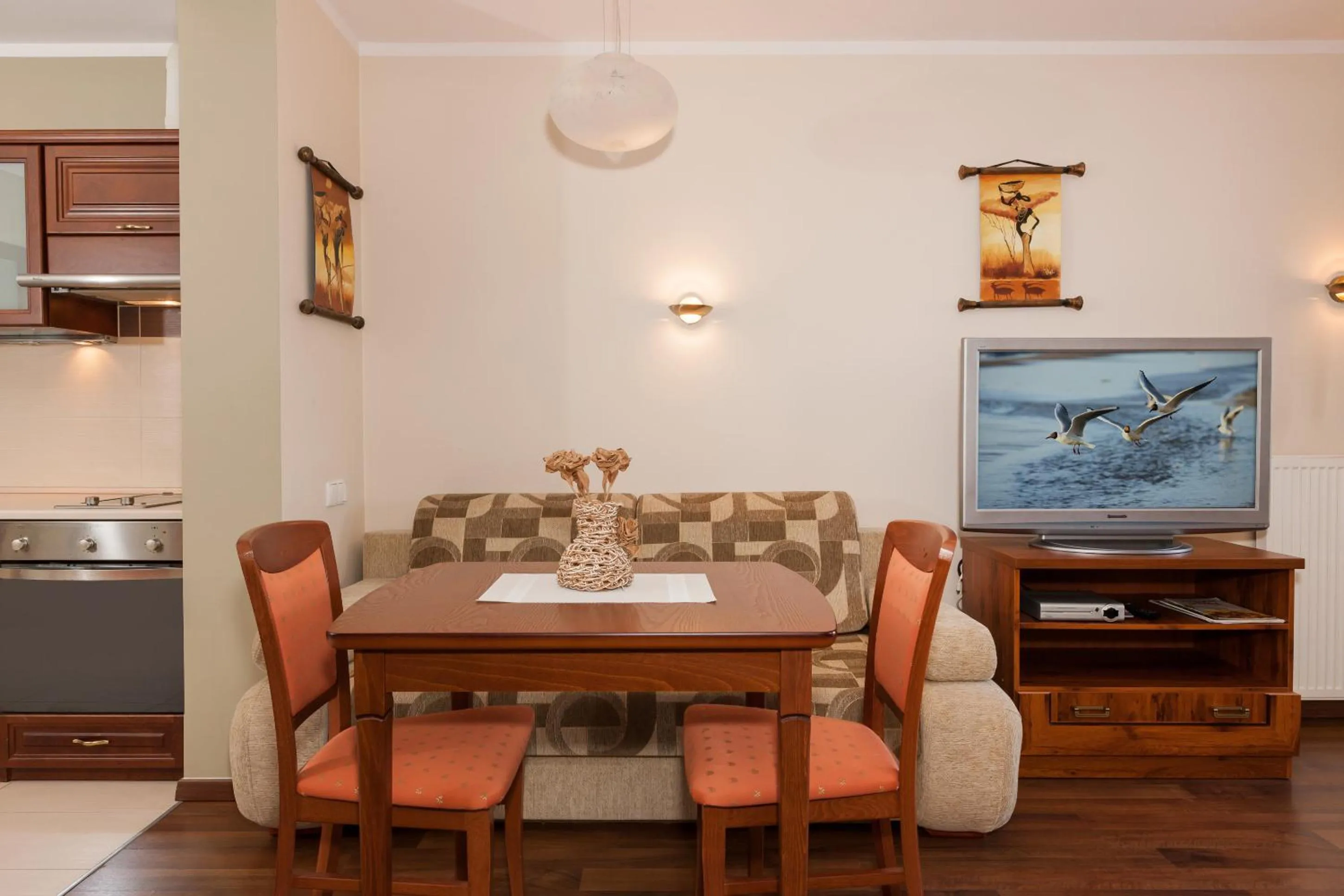 Dining area in Apartamenty Pod Orłami by Noclegi Renters