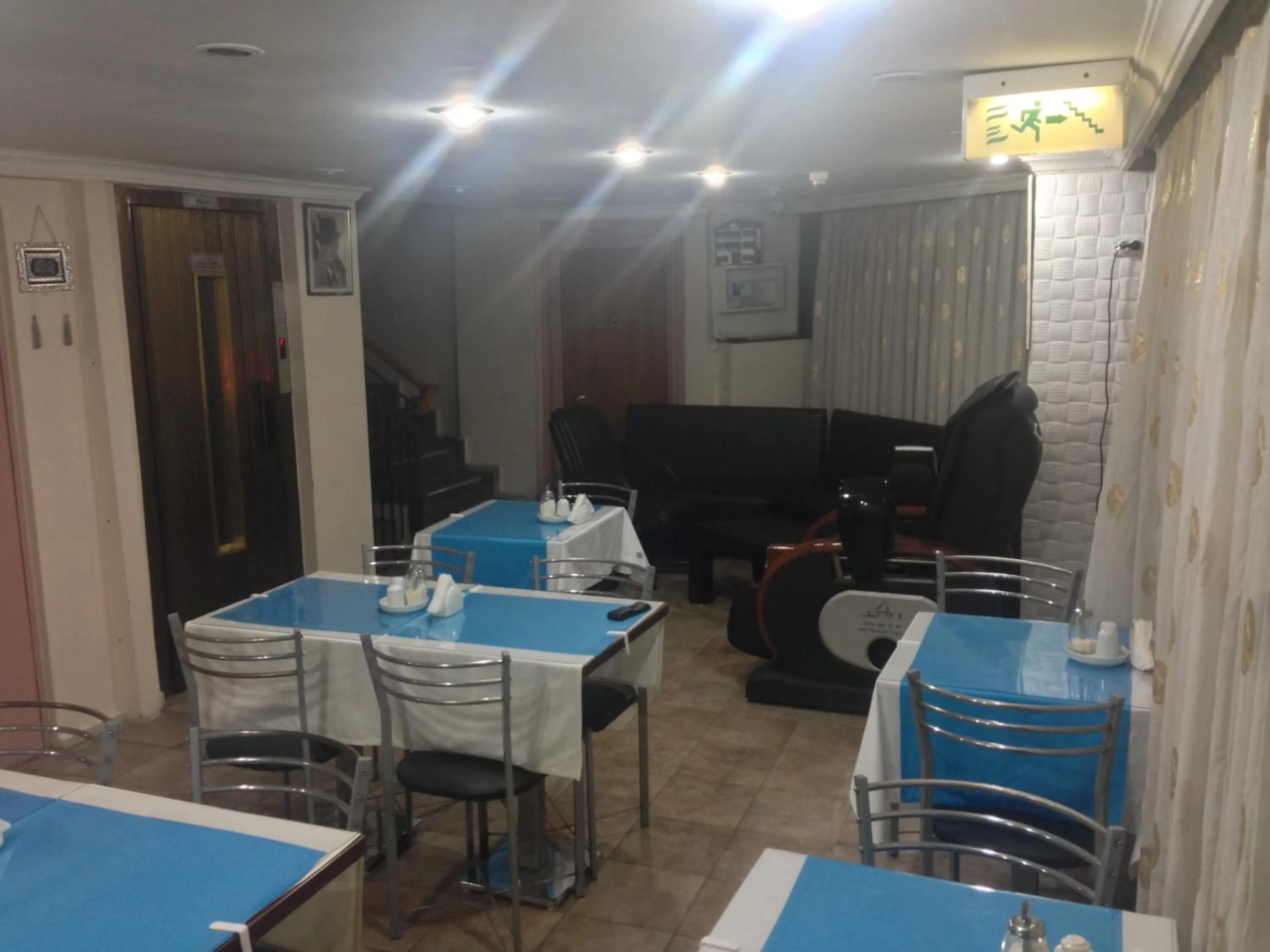 Text overlay in Hotel Akkus