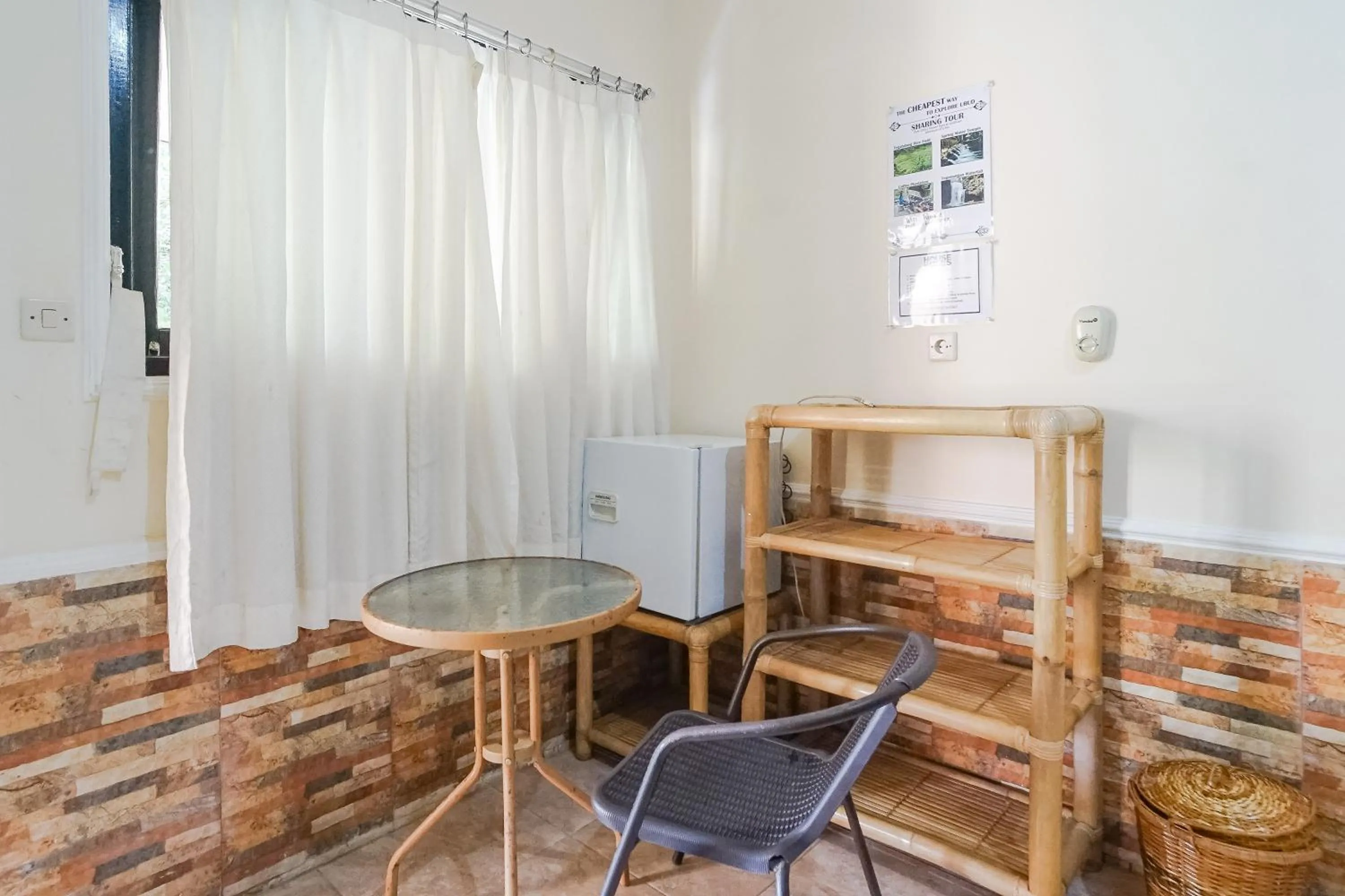 Living room in Green View Ubud Hostel Bali