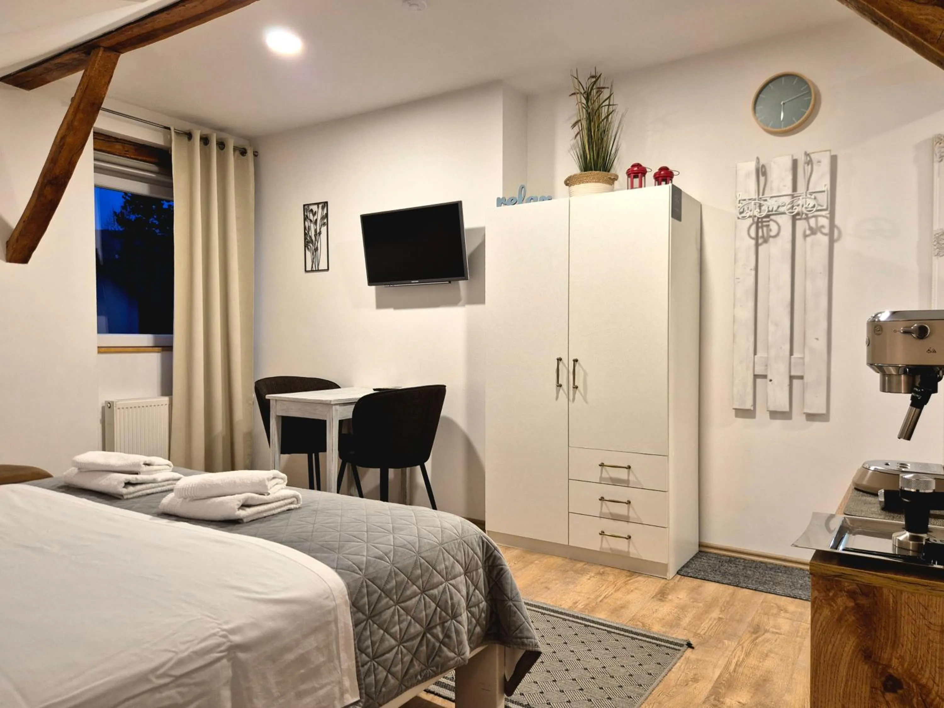 Bed in Rooms Garden