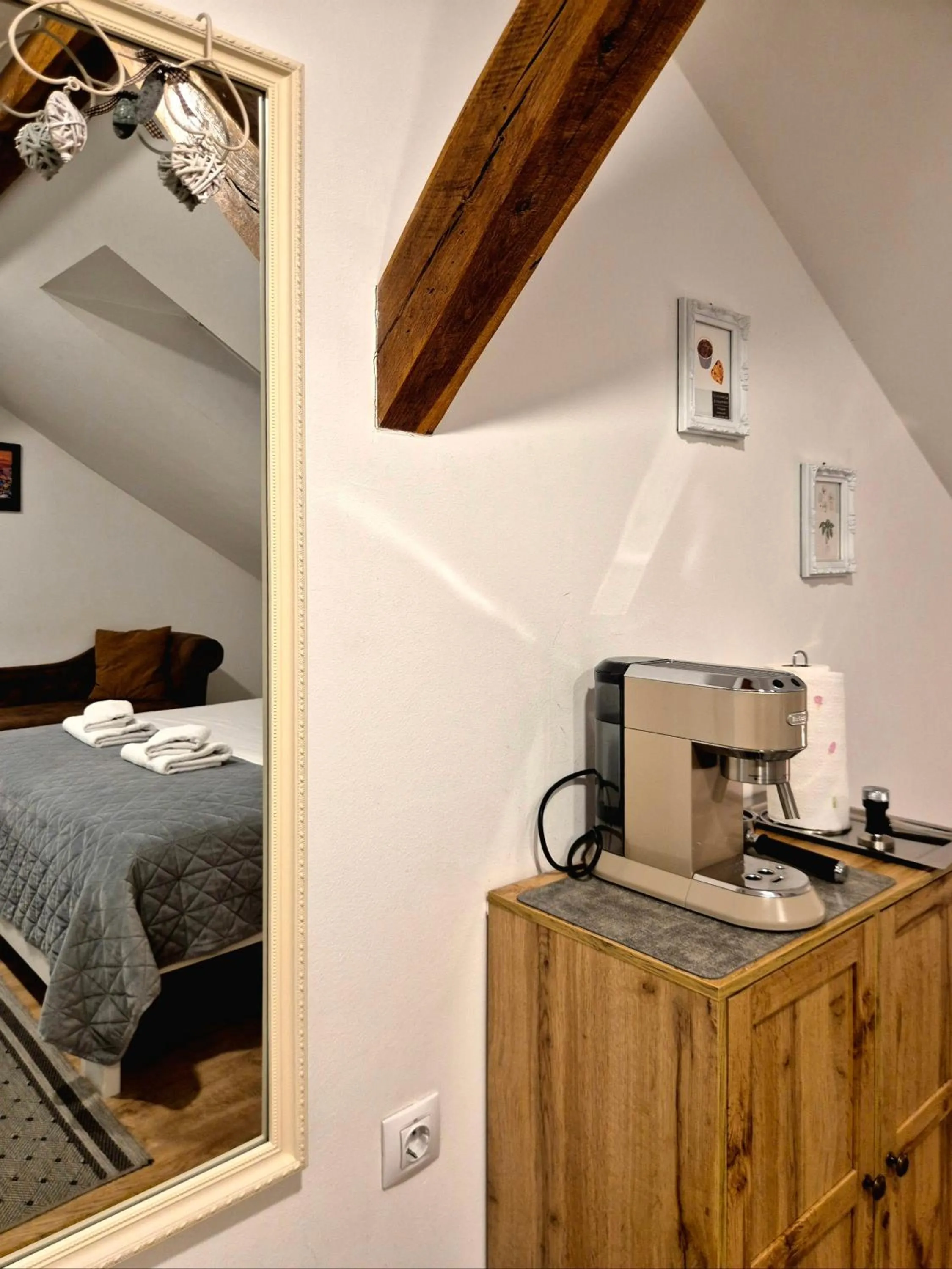 Coffee/tea facilities, Bed in Rooms Garden