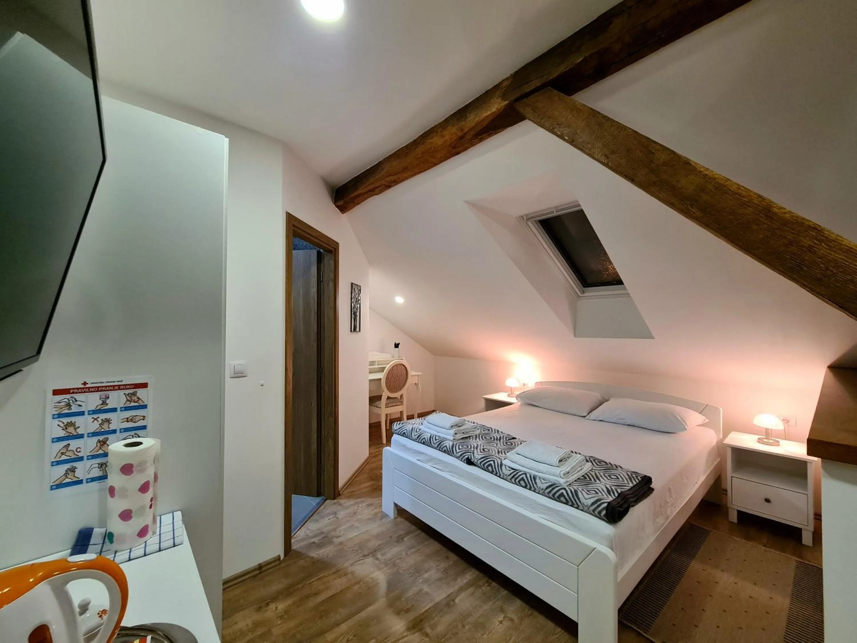 Bed in Rooms Garden