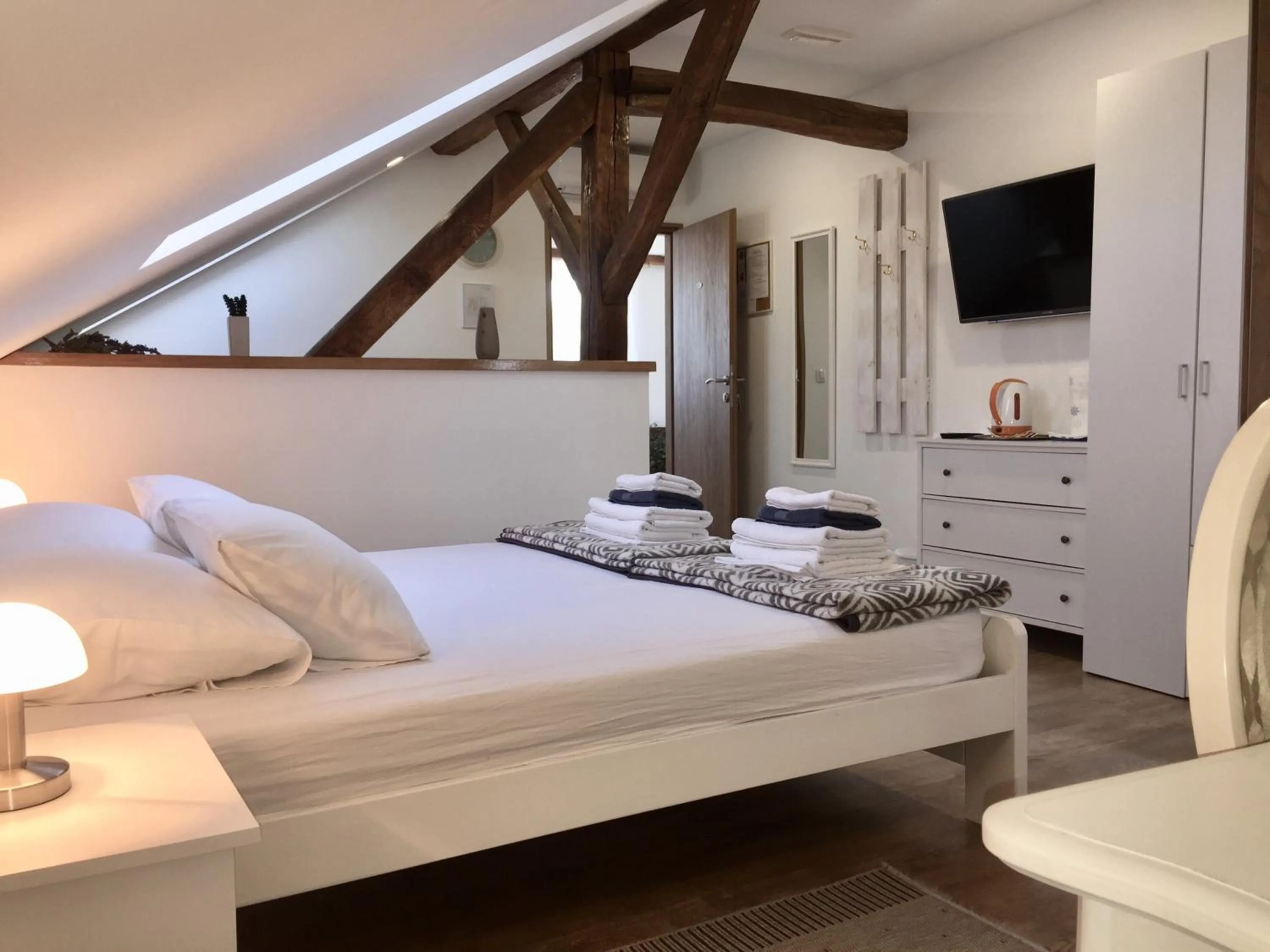 Bed in Rooms Garden