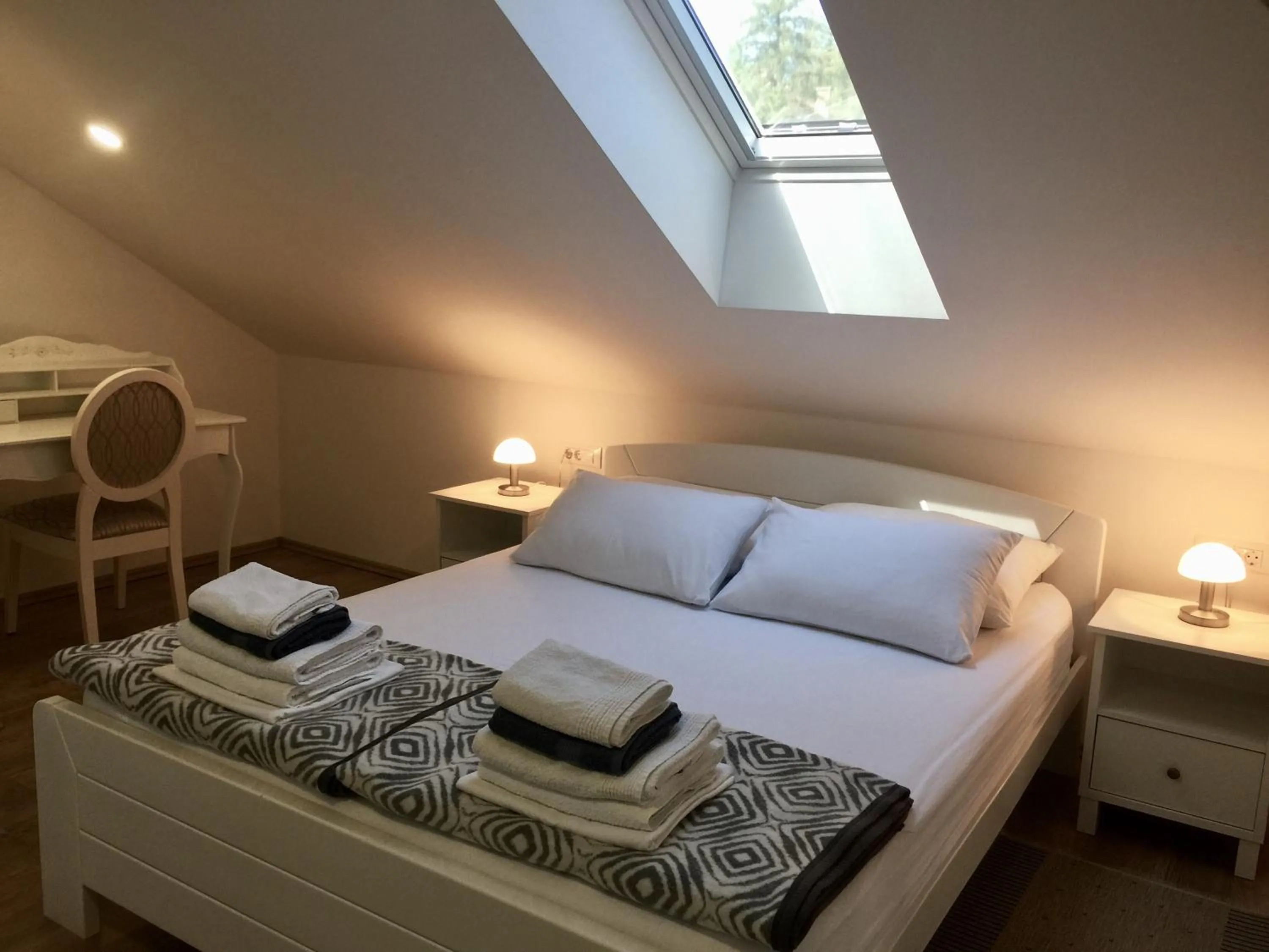 Bed in Rooms Garden