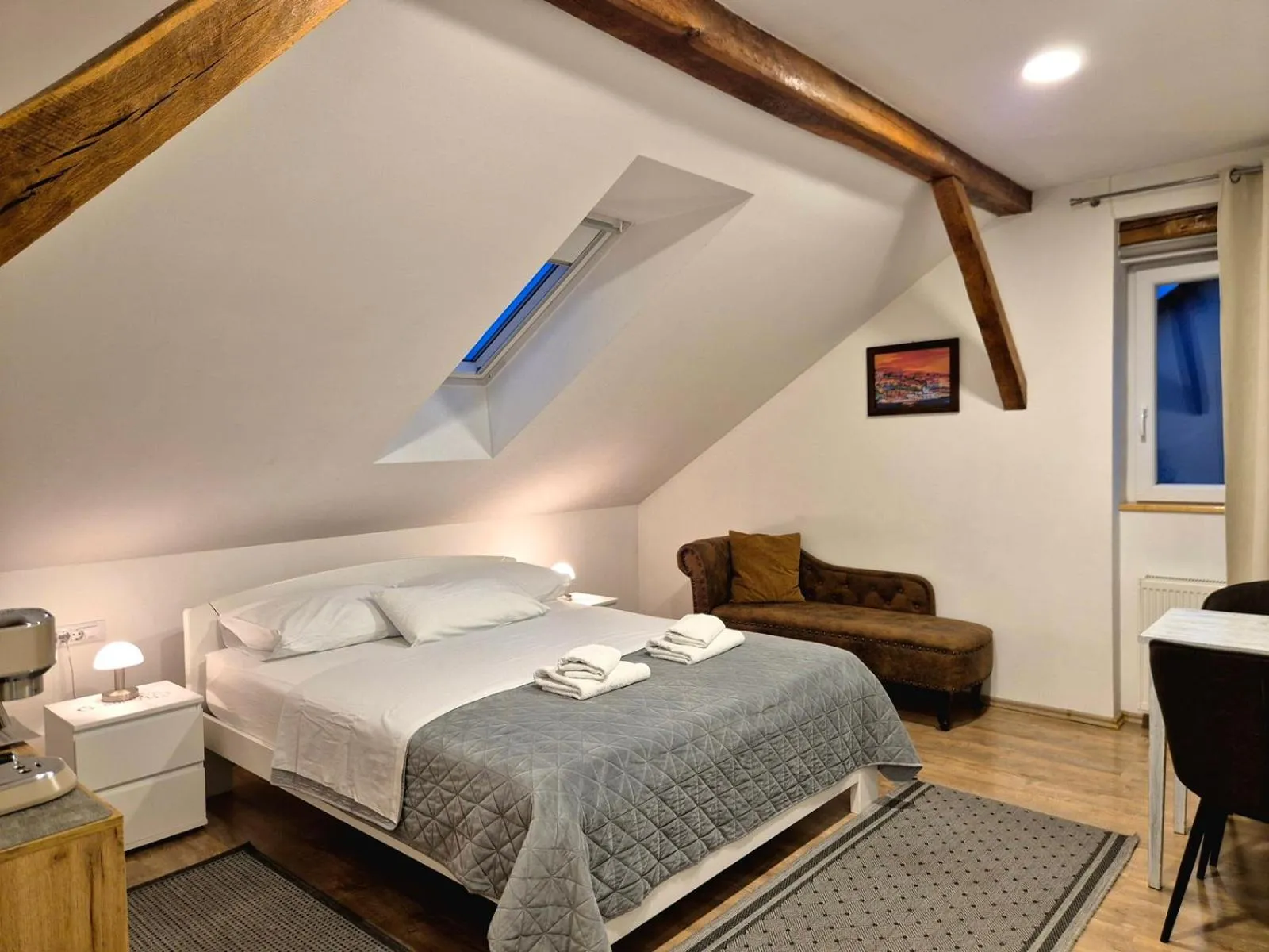 Bed in Rooms Garden