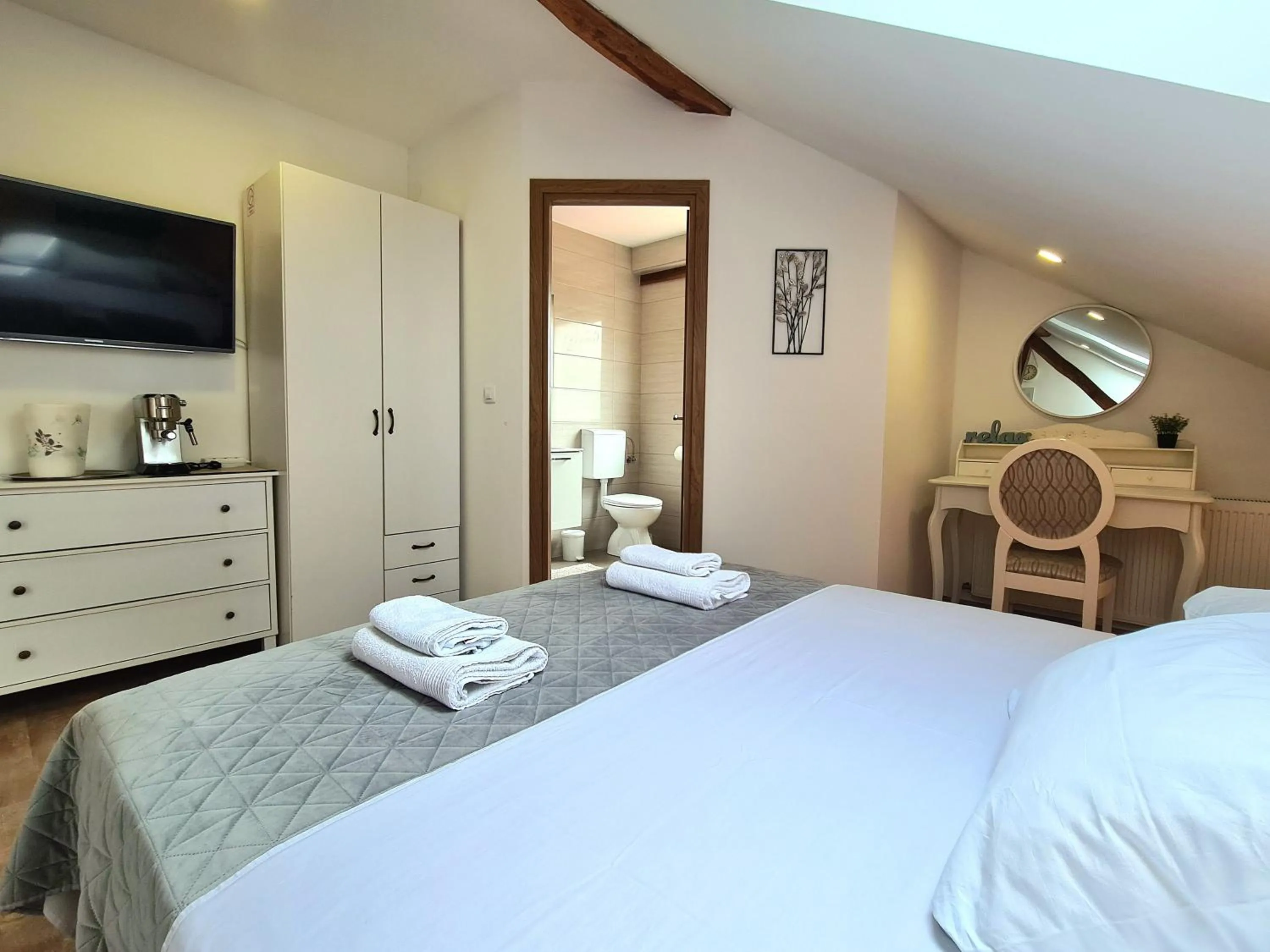 Bed in Rooms Garden