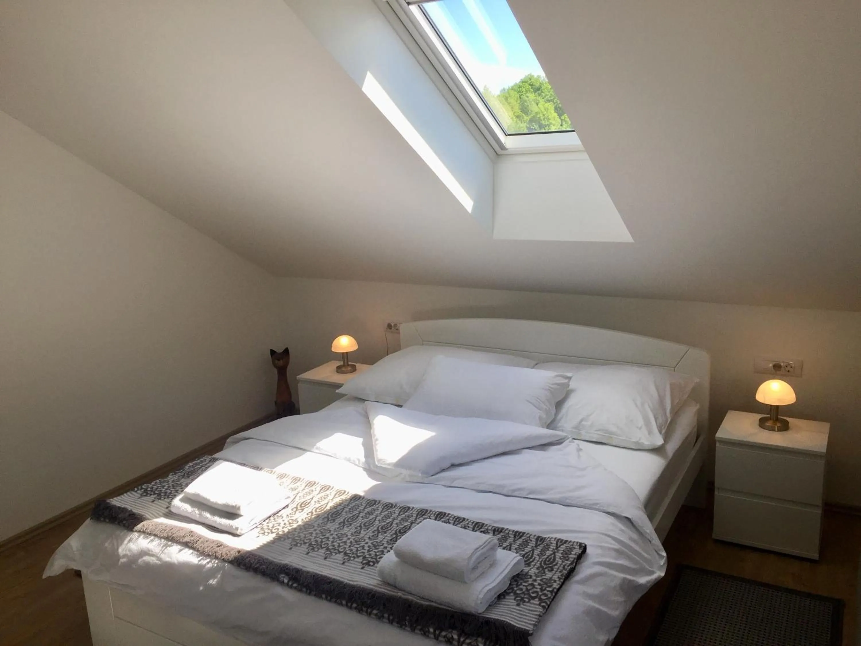 Bed in Rooms Garden