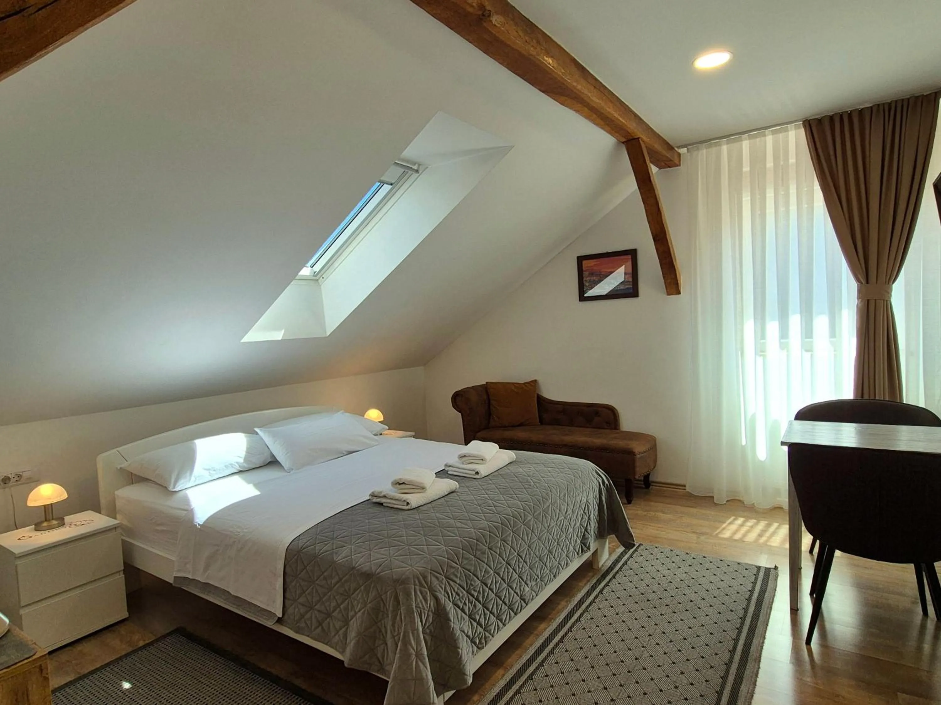 Bed in Rooms Garden
