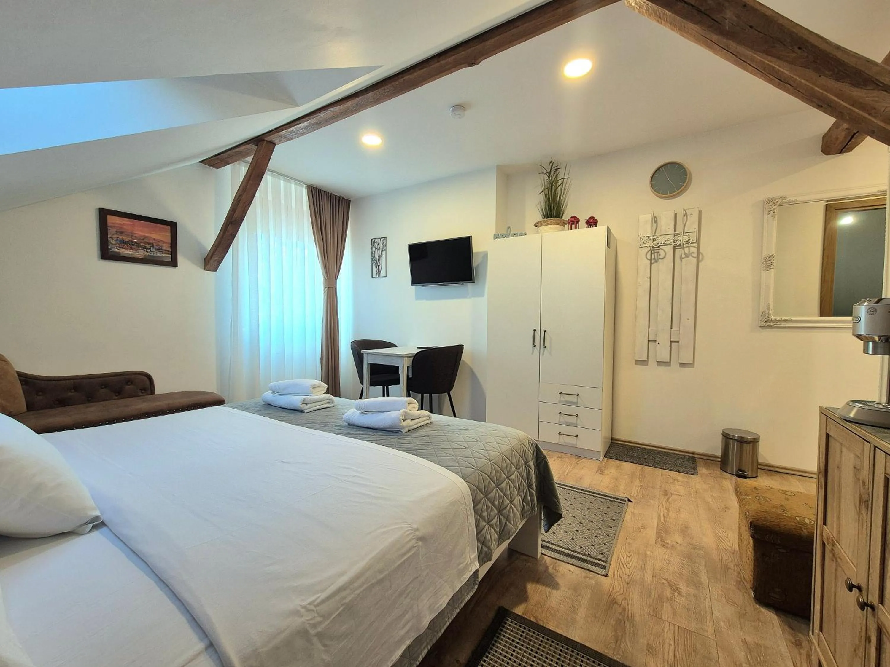 Bed in Rooms Garden