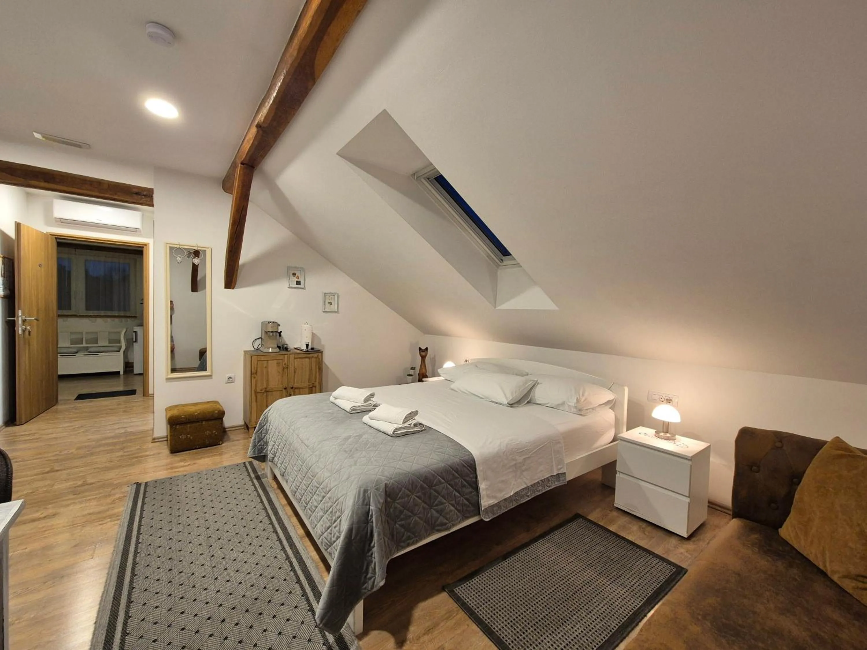 Bed in Rooms Garden