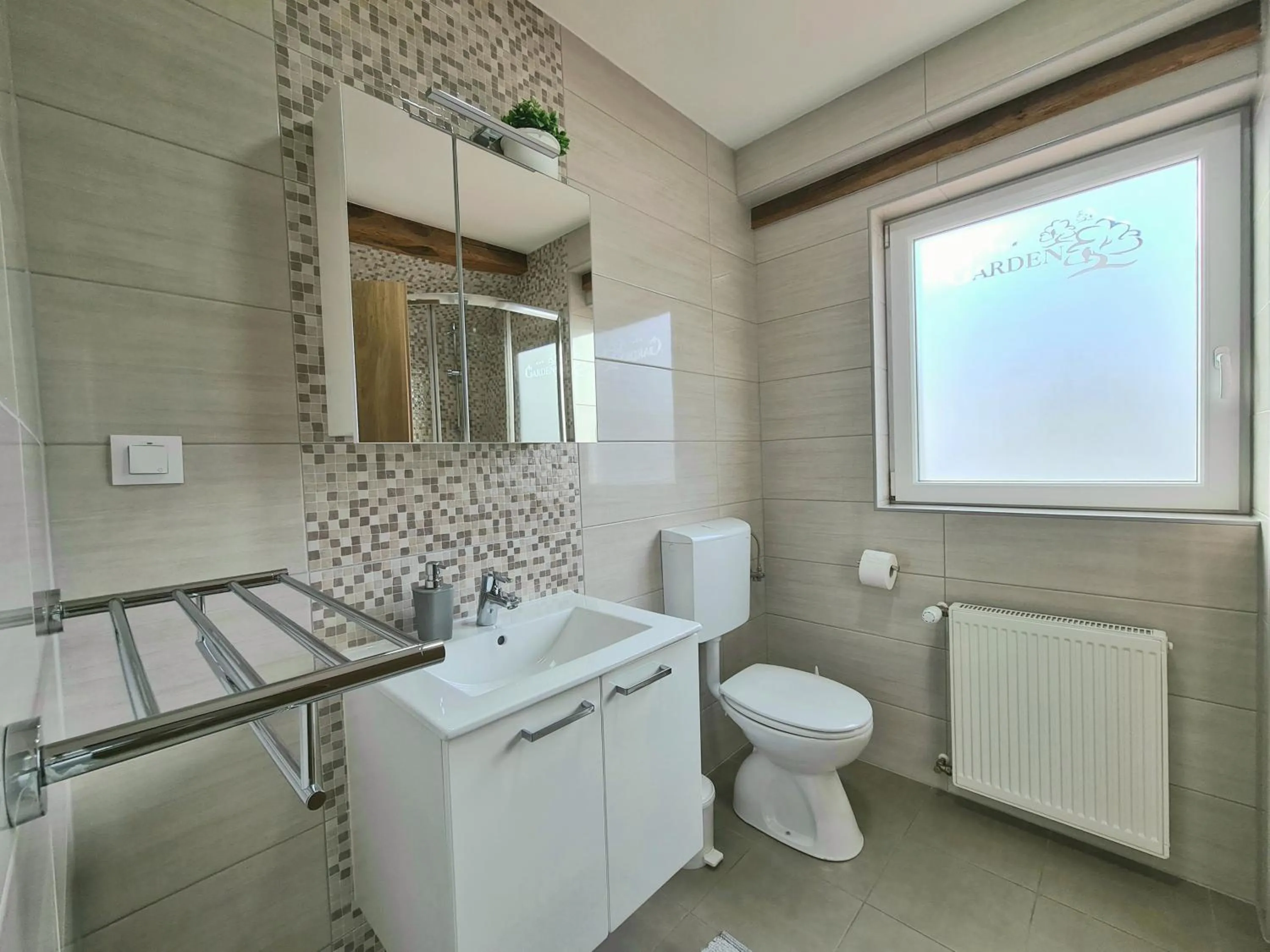 Toilet in Rooms Garden