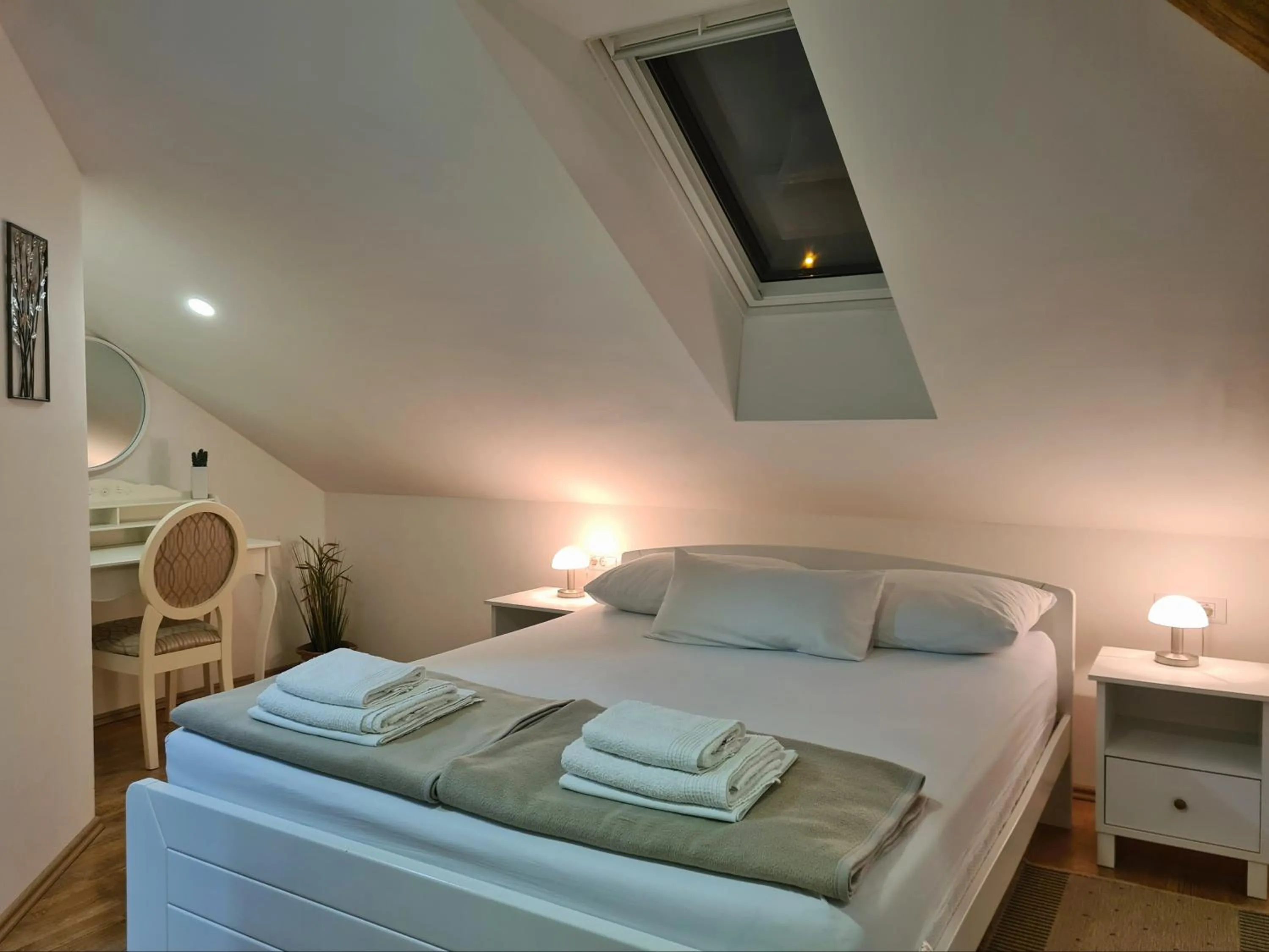 Bed in Rooms Garden
