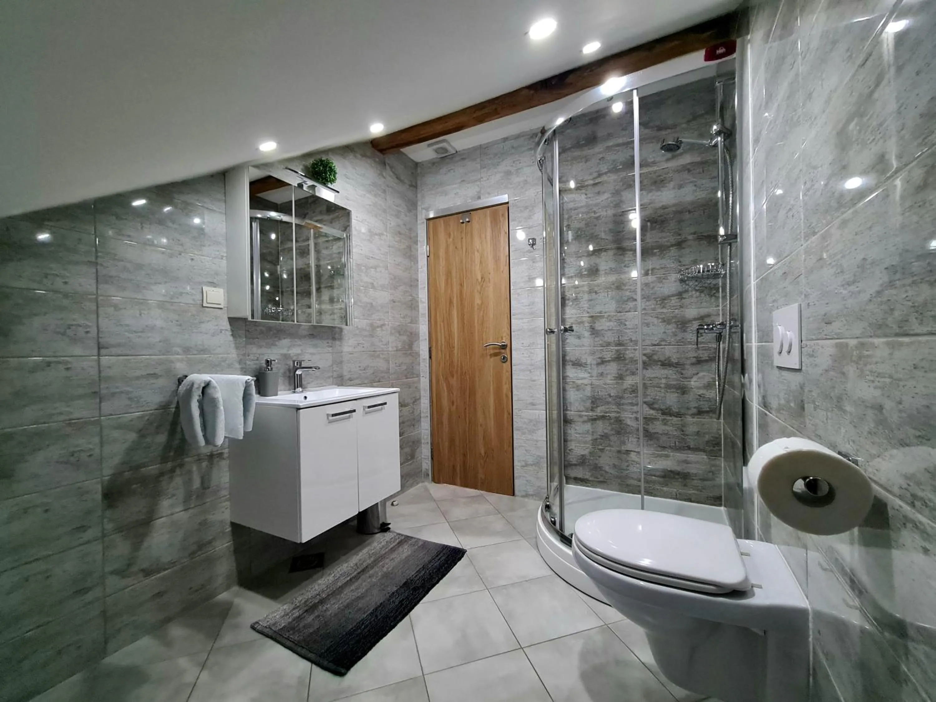 Shower in Rooms Garden